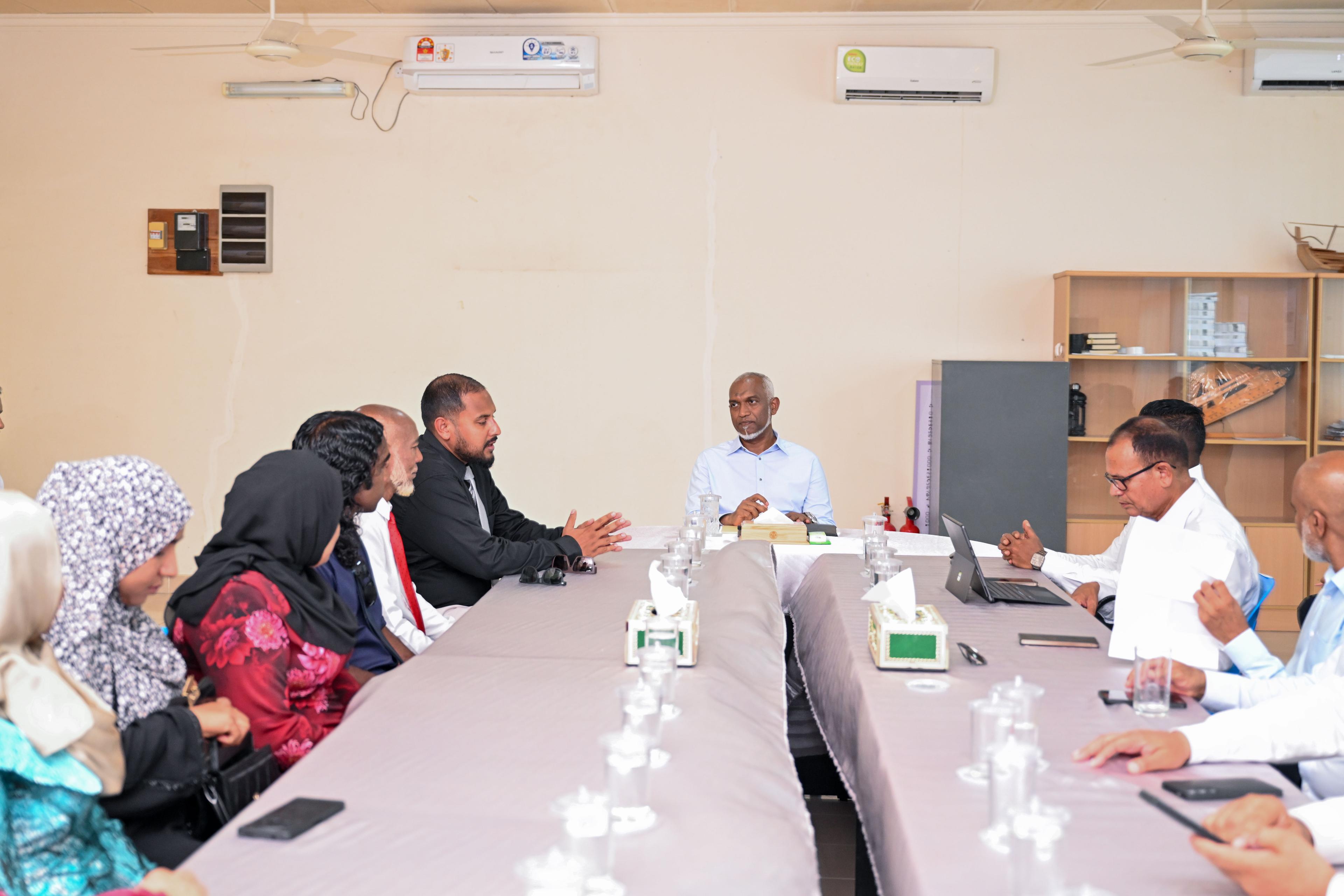 ޕޯޓުގެ އޮޕަރޭޝަންތައް ވީއެންމެ އަވަހަކަށް ފައްޓަވައިދެއްވުމަށް ހިންނަވަރު ކައުންސިލުން ރައީސްގެ އަރިހުގައި އެދެފި