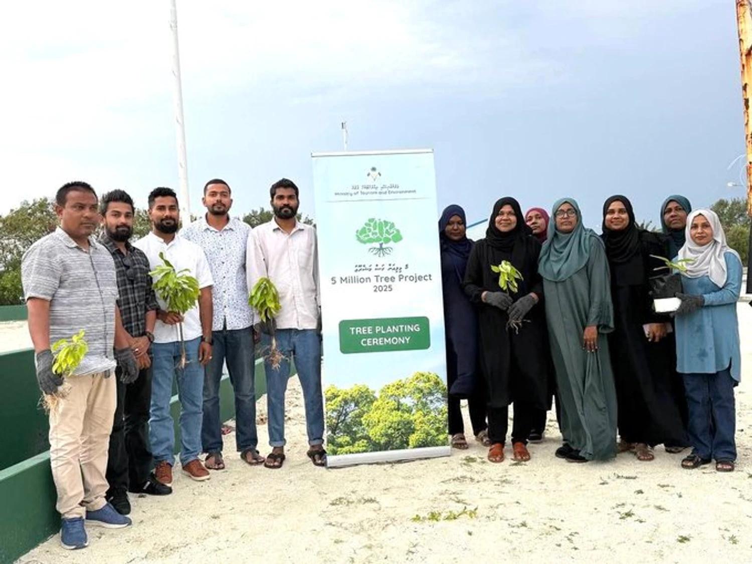 ފަސް މިލިއަން ގަސް މަޝްރޫޢުގެ ދަށުން ލ. ފޮނަދޫގައި ގަސް އިންދުމުގެ ހަރަކާތެއް ކުރިއަށްގެންގޮސްފި