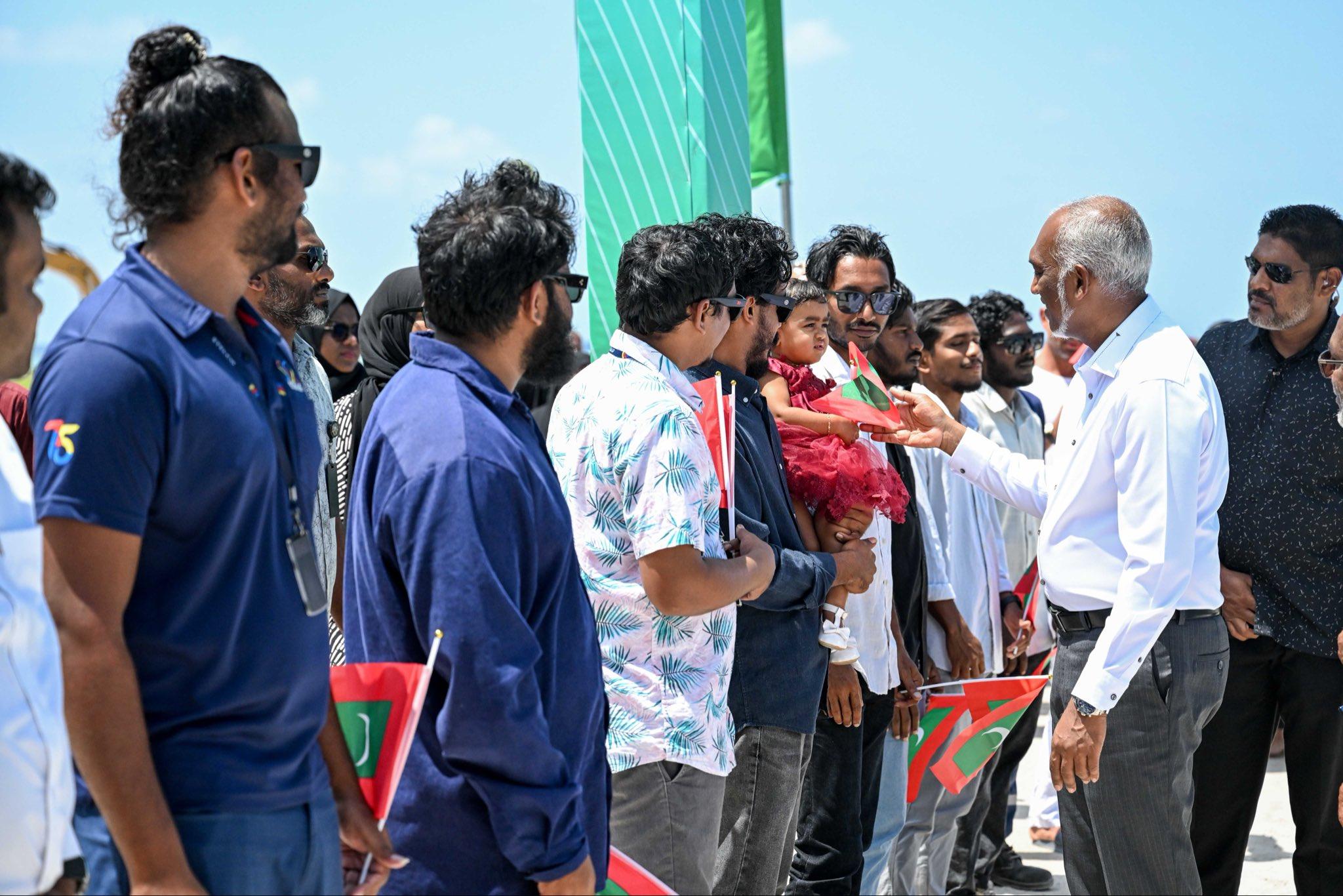 އަރިއަތޮޅު ދެކުނުބުރީގެ މީހުން ދިރިއުޅޭ ރަށްރަށަށް ކުރެއްވި ދަތުރުފުޅު ނިންމަވާލެއްވުމަށްފަހު ރައީސް މާލެ ވަޑައިގަންނަވައިފި