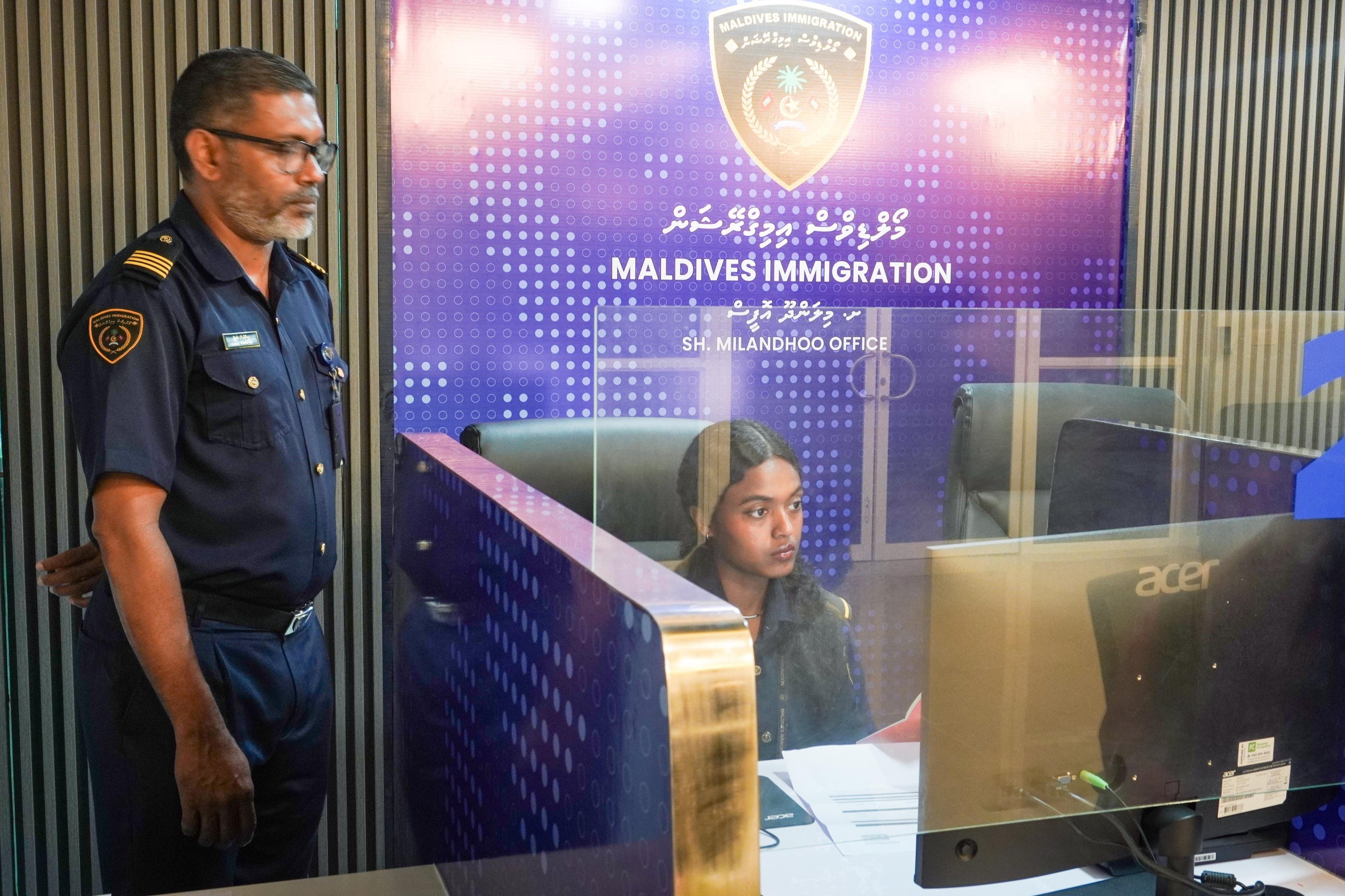 އިމިގްރޭޝަންގެ އަތޮޅުތަކުގެ އޮފީސްތަކުން މިދިޔަ މަހު 900އަށް ވުރެ ގިނަ ޕާސްޕޯޓު ދޫކުރި!