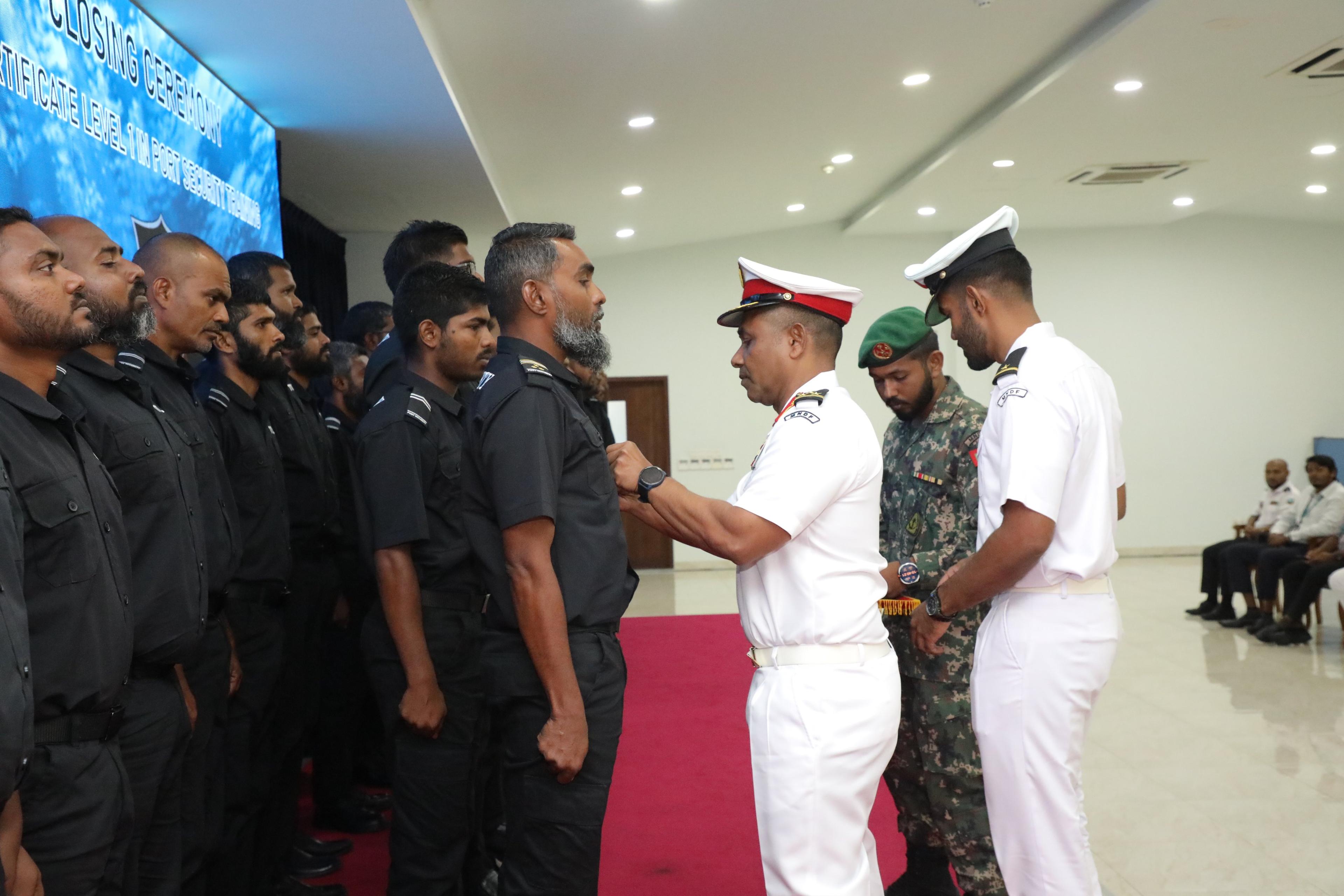 އެމްއެންޑީއެފް ކޯސްޓްގާޑް ޓްރެއިނިންގ ސްކޫލުން، އެމްޕީއެލް މުވައްޒަފުންނަށް "ޕޯޓް ސެކިޔުރިޓީ ޓްރެއިނިންގ" ހިންގައިފި