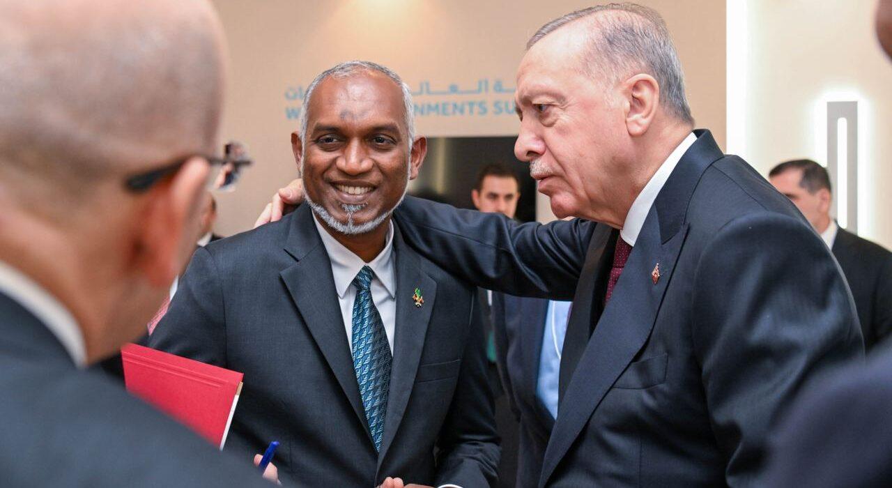 ތުރުކީވިލާތުގެ ޖުމްހޫރީ ދުވަހުގެ ތަހުނިޔާ ރައީސް މުއިއްޒު ފޮނުއްވައިފި