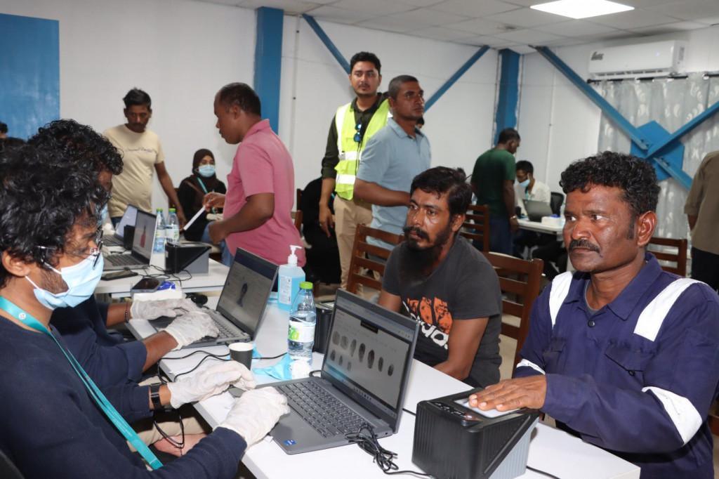 ނޮވެމްބަރު 15 ގެ ކުރީން ބައޯމެޓްރިކްސް އަދާހަމަނުކޮށްފިނަމަ ޑީޕޯޓު!