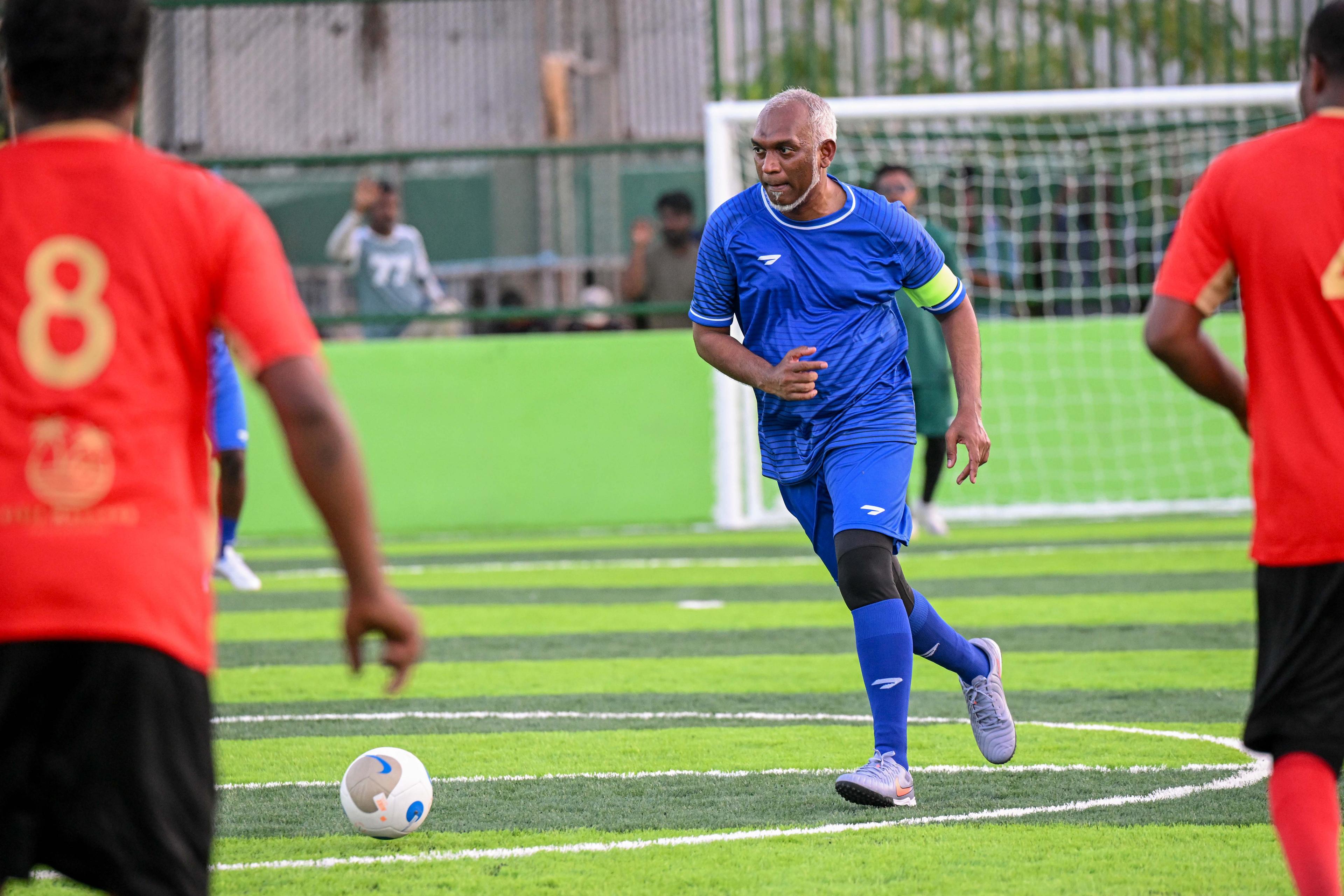 މަންދޫ ޒުވާނުންގެ ދައުވަތަކަށް އެރަށަށް ވަޑައިގެން އެރަށު ފުޓްސަލް ދަނޑު ހުޅުވައިދެއްވީ ރައީސް މުއިއްޒު!