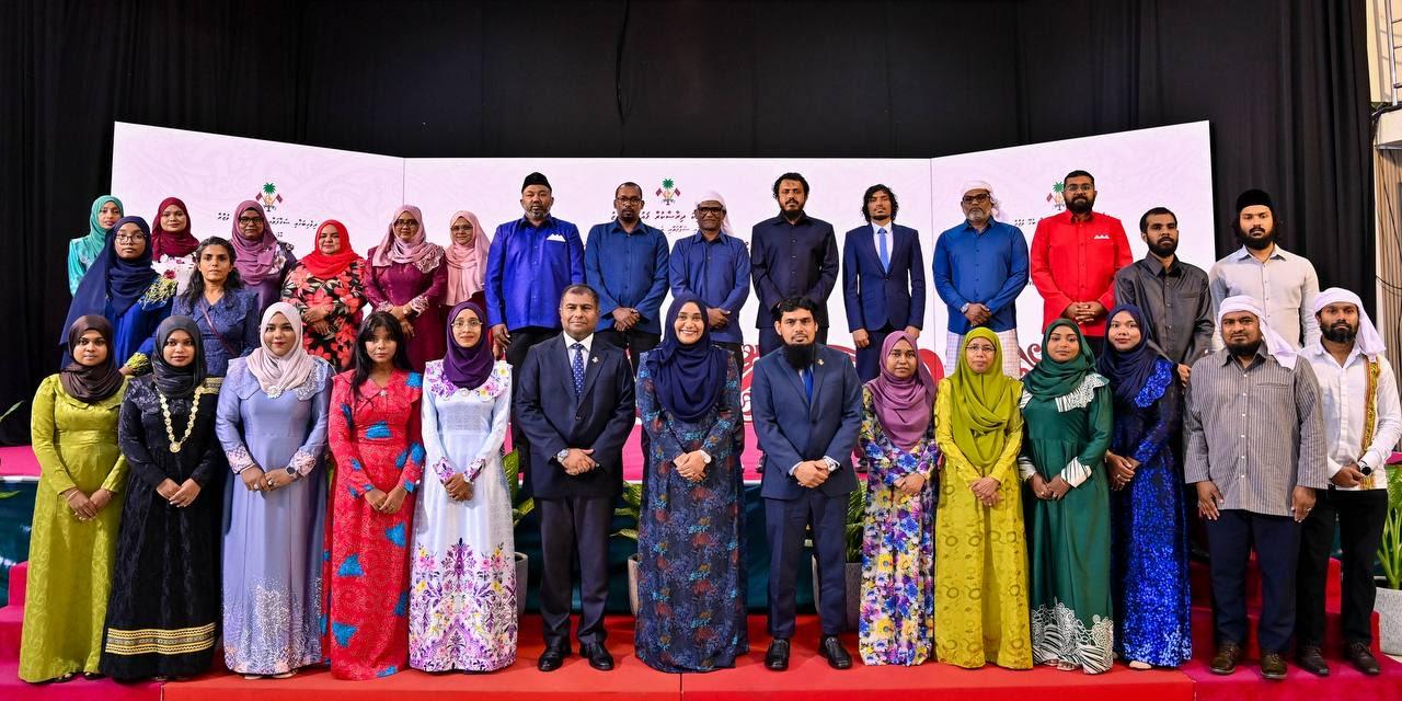 ދިވެހި ތަރިކައިގެ ދާއިރާއިން 40 ސިގްނޭޗަރ ރިސާރޗް ސްކޮލަރޝިޕް ހަވާލުކޮށްފި
