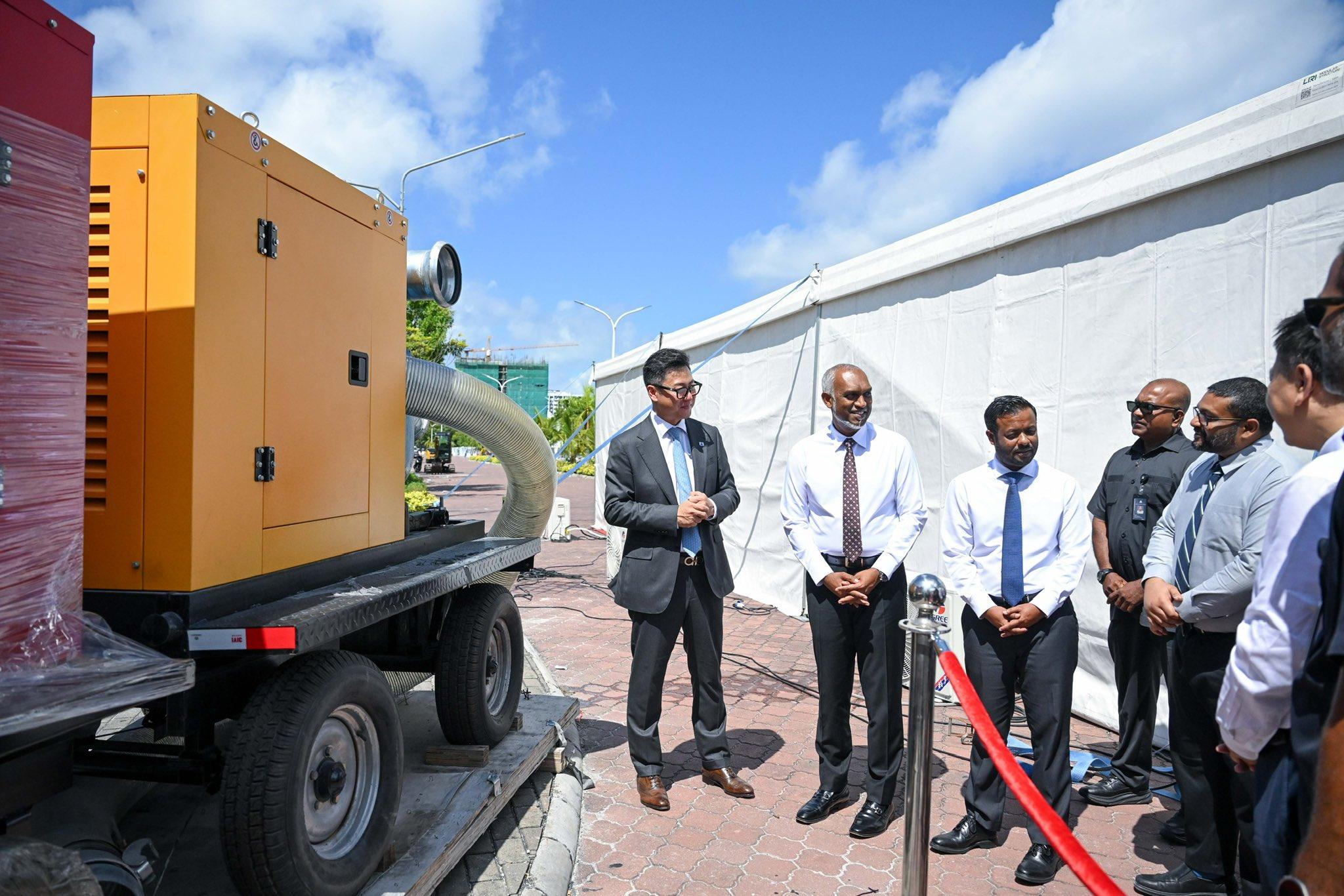 ޗައިނާގެ ސީ.އެމް.އީ.ސީއިން ރާއްޖެއަށް ފެން ހިންދާ ޕަމްޕް ހަދިޔާކޮށްފި