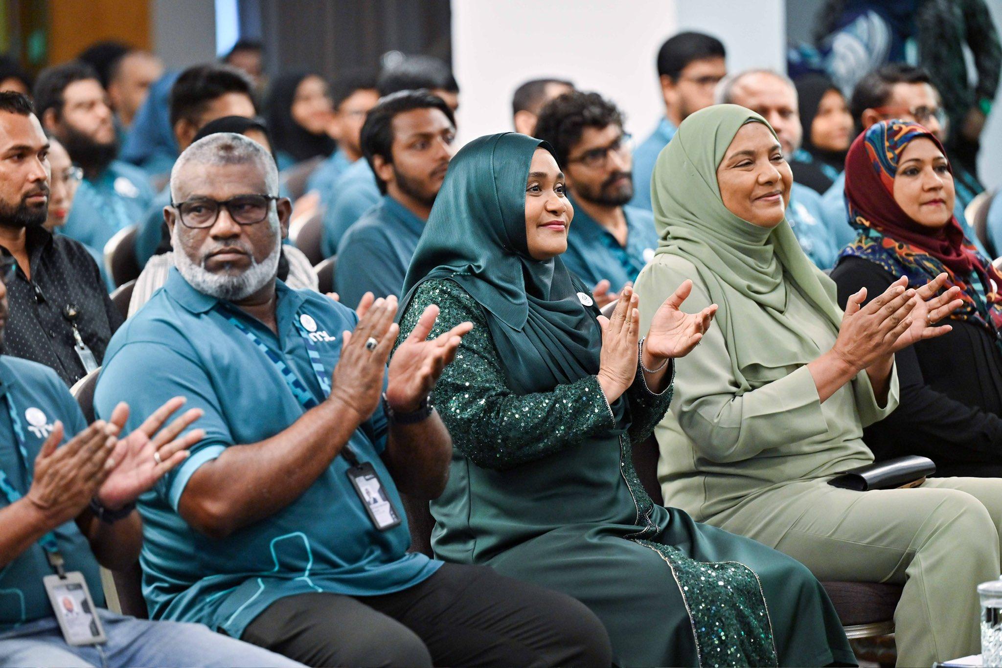 ނުކުޅެދުންތެރިކަން ހުންނަ ފަރާތްތަކަށް ދައުލަތުގެ ވަޒީފާލިބޭނޭ ފުރުސަތު ފަހިވެގެންދިޔުމަކީ އިންސާނީ ކަރާމާތަށް އިސްކަންދިނުމުގެ މަތިވެރި ނިންމުމެއް!