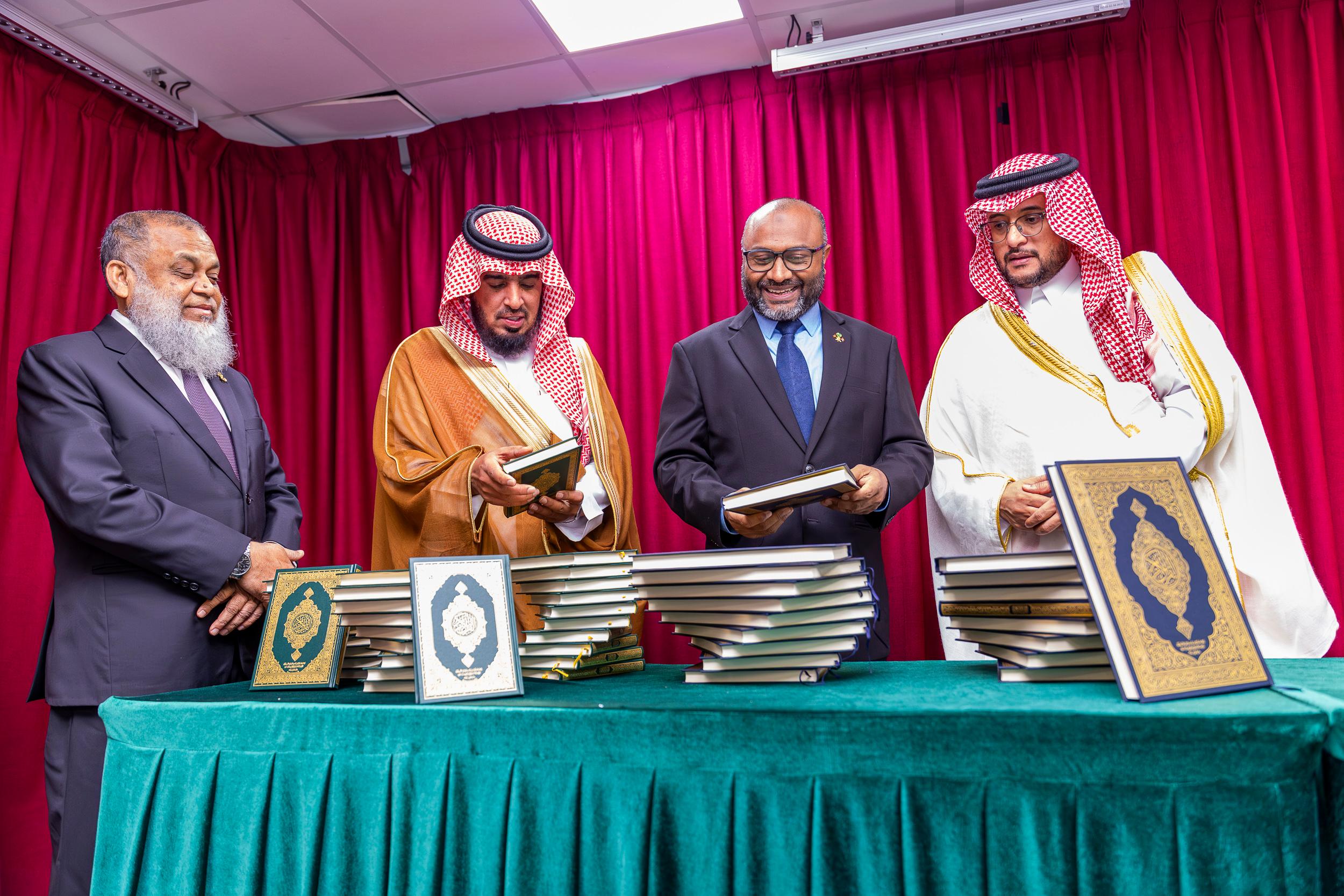 ސަޢުދީ ޢަރަބިއްޔާއިން ދިވެހިރާއްޖެއަށް 25،500 މުސްޙަފް ހަދިޔާކުރައްވައިފި