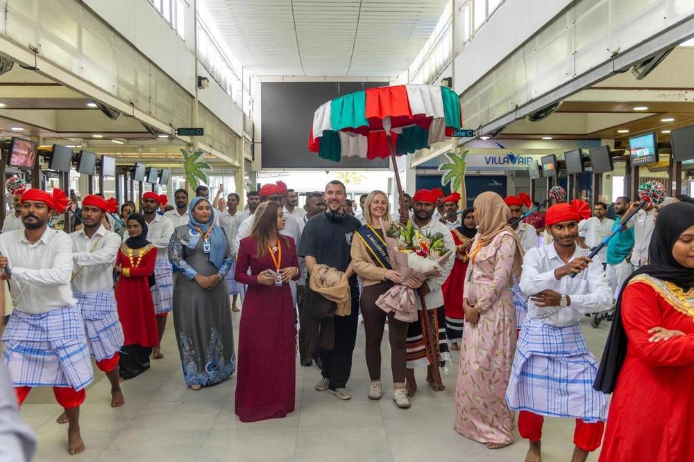 މިއަހަރު ރާއްޖެއަށް ޒިޔާރާތްކުރި 2 މިލިއަންވަނަ ފަތުރުވެރިޔާއަށް މަރުޙަބާ ކިޔައިފި