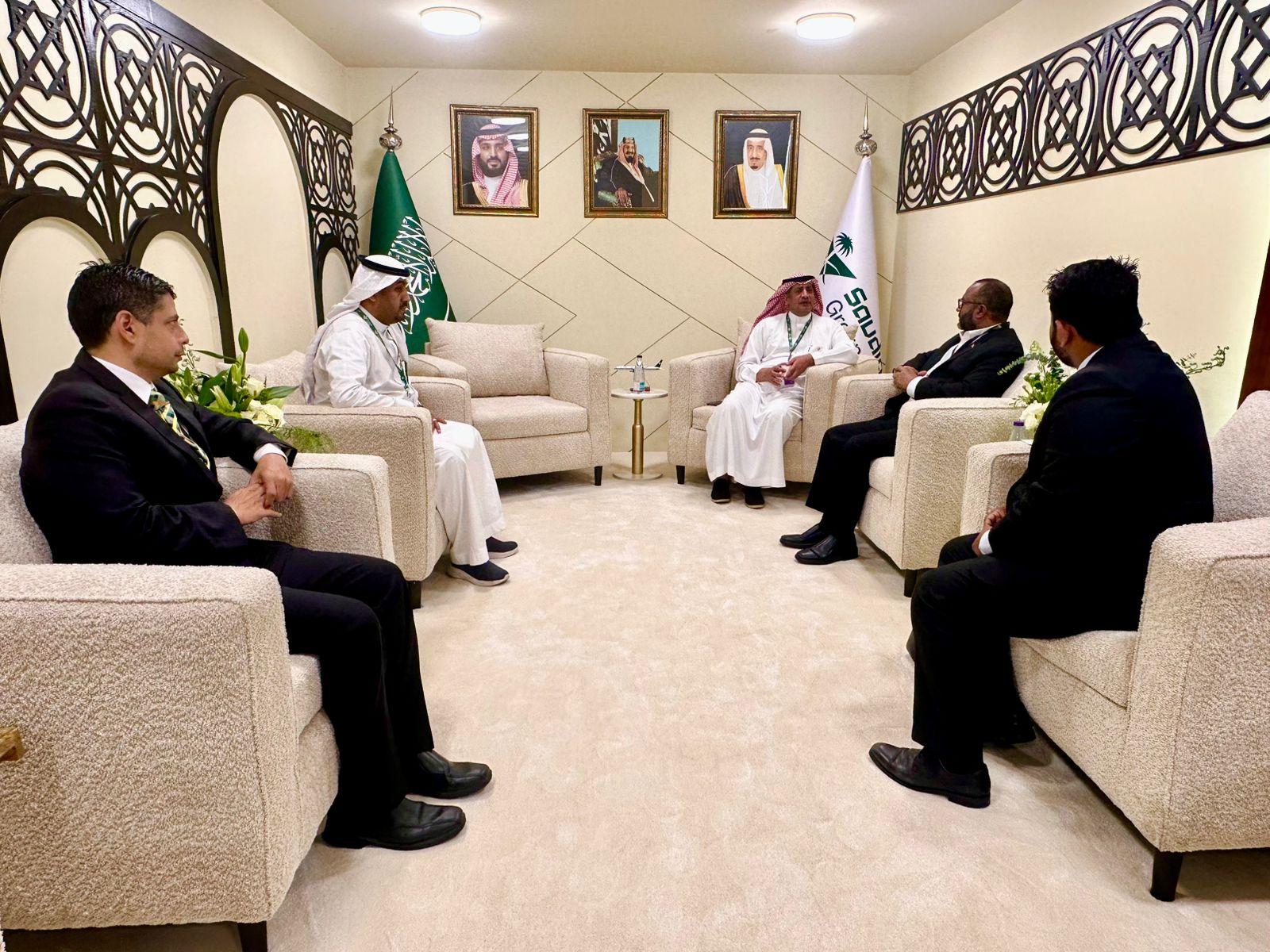 ވަޒީރު ޝަހީމް، ސައުދީ އެއާލައިންގެ އިސްވެރިންނާއި ބައްދަލުކުރައްވައިފި