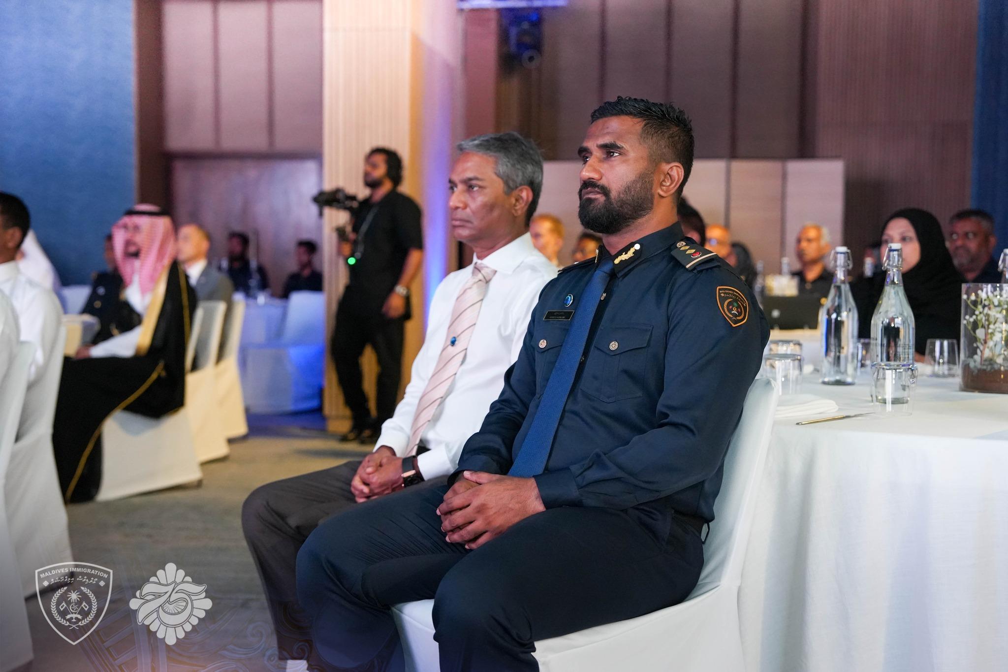 އަލަށް ވާރކް ޕާރމިޓް ލިބިގެން ރާއްޖެ އާދެވޭނީ މުއްދަތު ހަމަނުވާ "އެންޓްރީ ޕާސް" އޮވެގެން