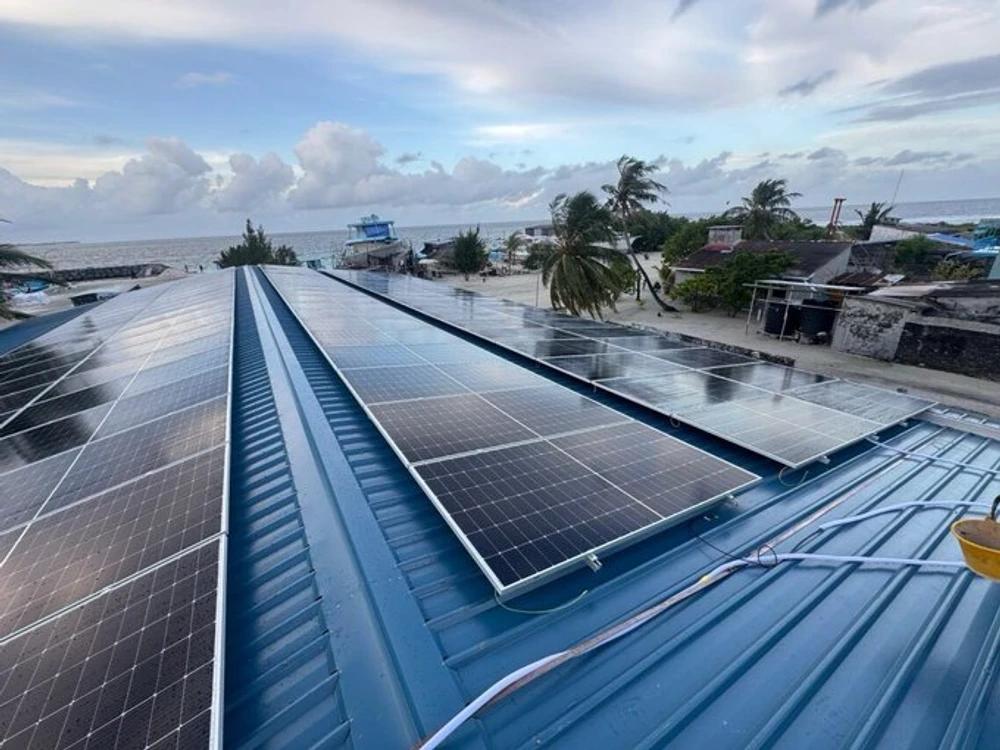 އިންގުރައިދޫގައި 350 ކިލޯވޮޓްގެ ސޯލާ ޕީވީ ހައިބްރިޑް ސިސްޓަމެއް ބެހެއްޓުމުގެ މަސައްކަތްކުރިޔަށްދަނީ