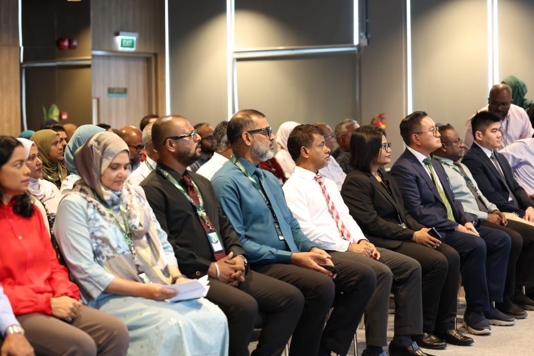 ބަރުދަން ލުއިކުރަން ހަދާ ސަރޖަރީގެ ޚިދުމަތް ފަށައިފި