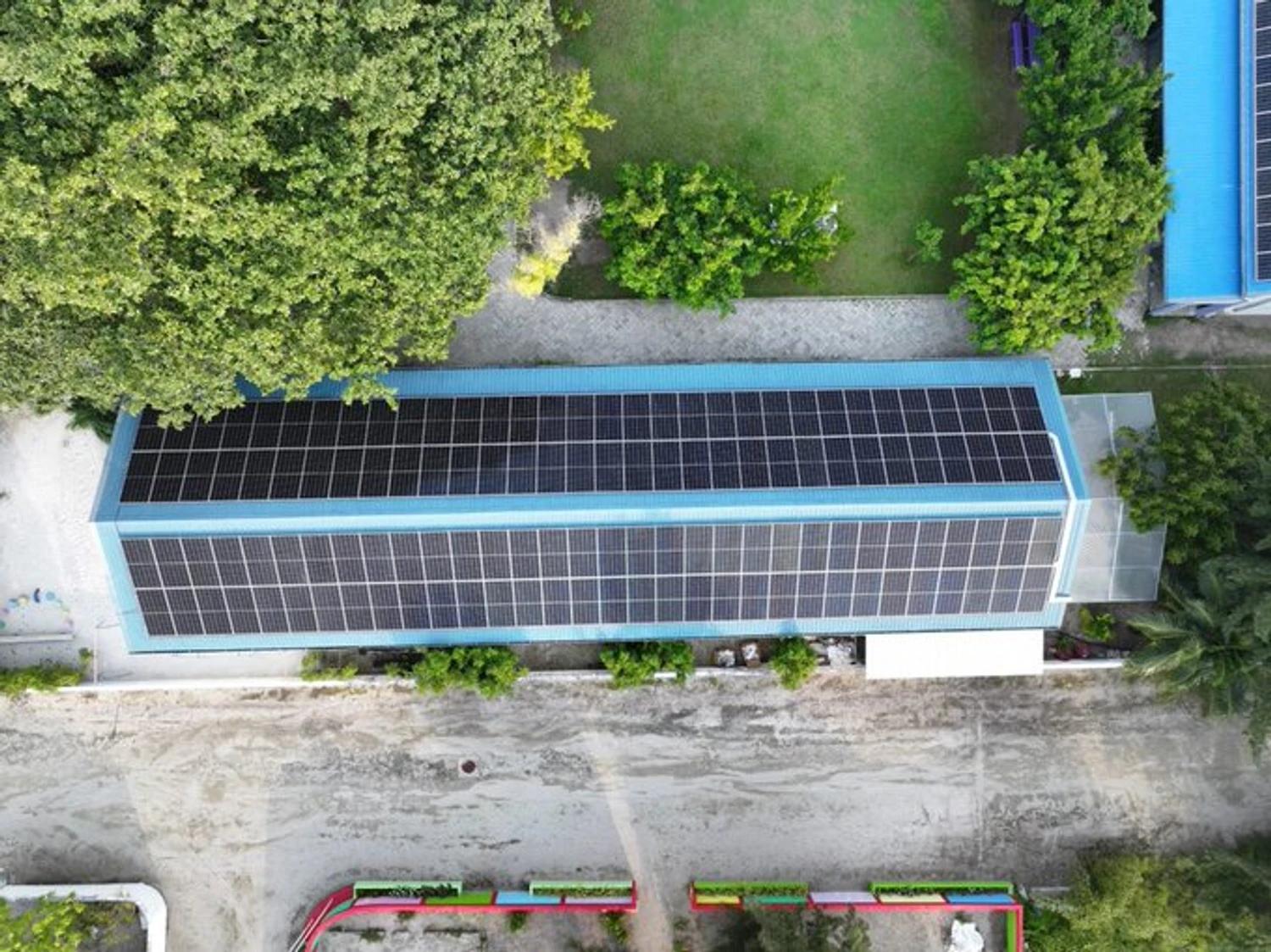 ރަސްމާދޫގައި ބޮޑު ސޯލާ-ޑީސަލް-ބެޓެރީ ހައިބްރިޑް ނިޒާމެއް ޤާއިމުކުރަނީ