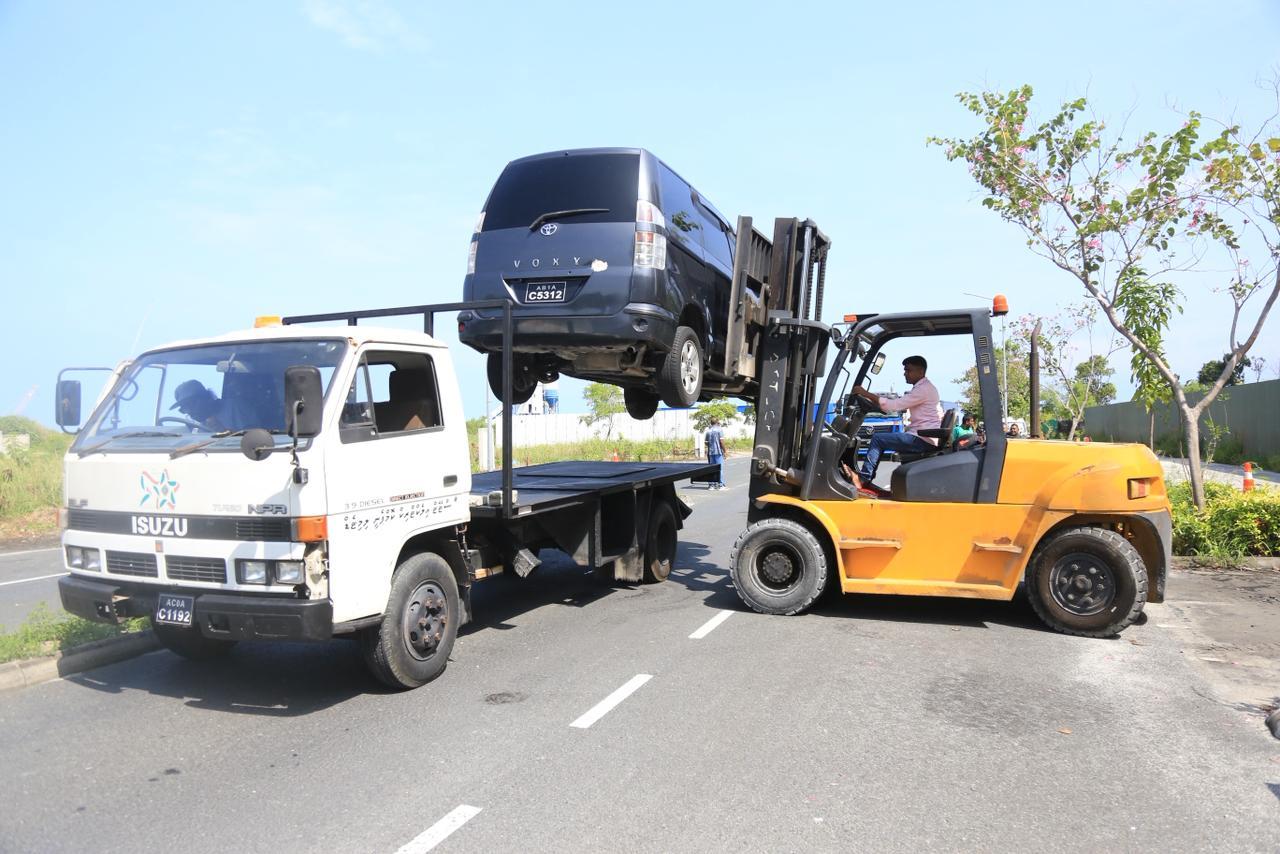 ގަވާއިދާ ހިލާފަށް ޕާކުކޮށްގެން ހުޅުމާލެއިން ޓޯކުރި 105 އުޅަނދެއް ދޫކޮށްފި