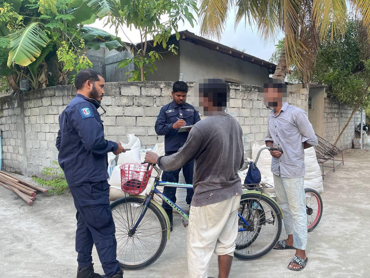 އަލިފުށީގައި ޤަވާއިދާ ޚިލާފަށް އުޅޭ ބިދޭސީން ދެނެގަތުމުގެ މަސައްކަތް ފަށައިފި