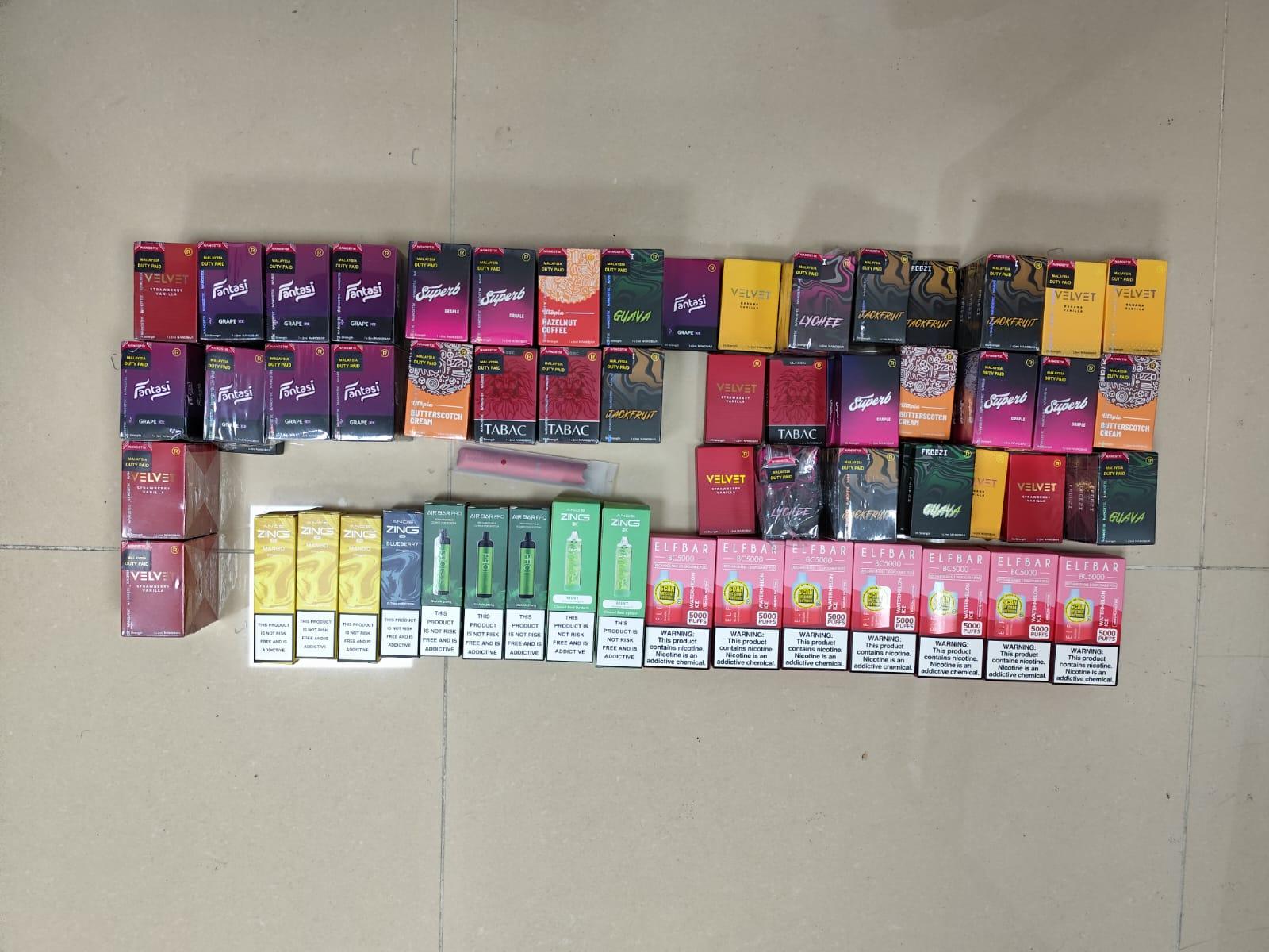 މާލޭގެ ދެ ގެއަކާއި ދެ އުޅަނދެއް ބަލައިފާސްކޮށް ވޭޕް އަދި ވޭޕް ކާޓްރިޖްތަކެއް ހޯދައި ފުލުހުންގެ ބެލުމުގެ ދަށަށް!