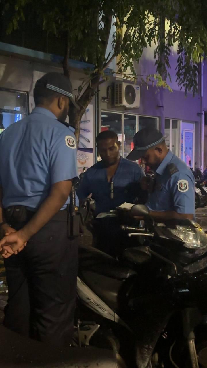 ދަންވަރު ވަގުތު ބޭރުގައި އުޅޭ ބިދޭސީން ޗެކް ކުރަން ފަށައިފި