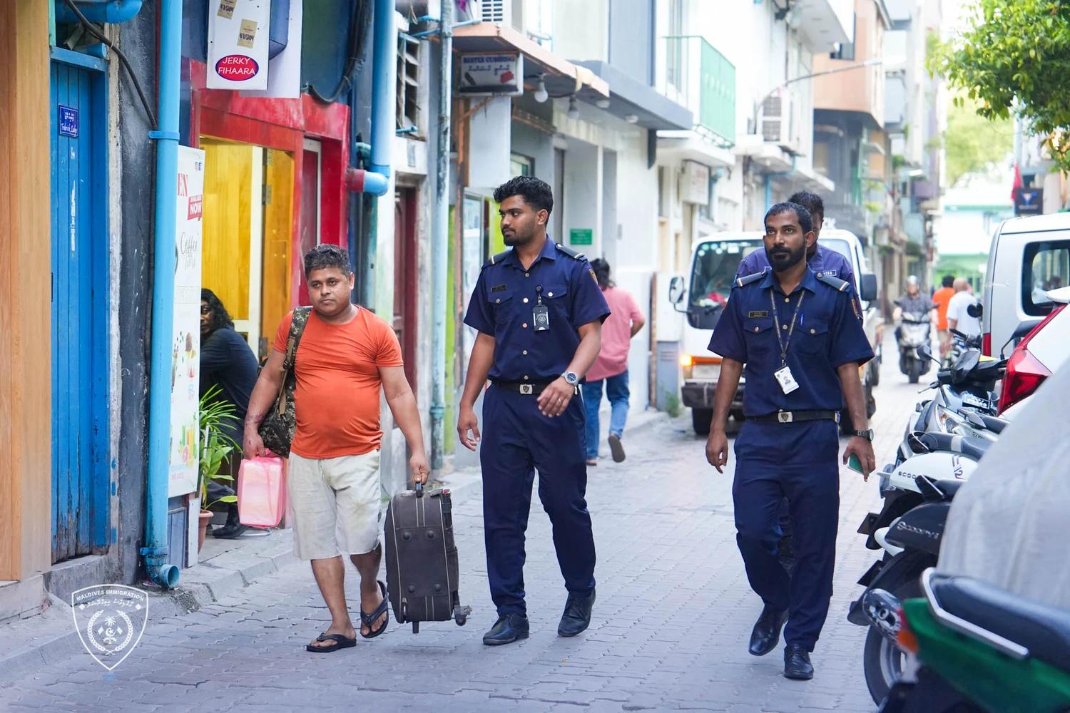 މާލޭގައި ހިންގަމުންދާ ކުދި 5 މާރުކޭޓެއް ބަލައި ފާސްކޮށް، 2 ބިދޭސީން ހައްޔަރުކޮށްފި