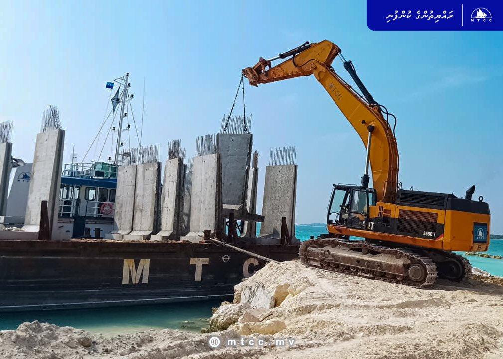 އުލިގަން ބަނދަރު މަޝްރޫއުއަށް ބޭނުންވާ އެއްގަމު ތޮށީގެ ބްލޮކްގެ ފަހު ޝިޕްމެންޓު އެރަށަށް!