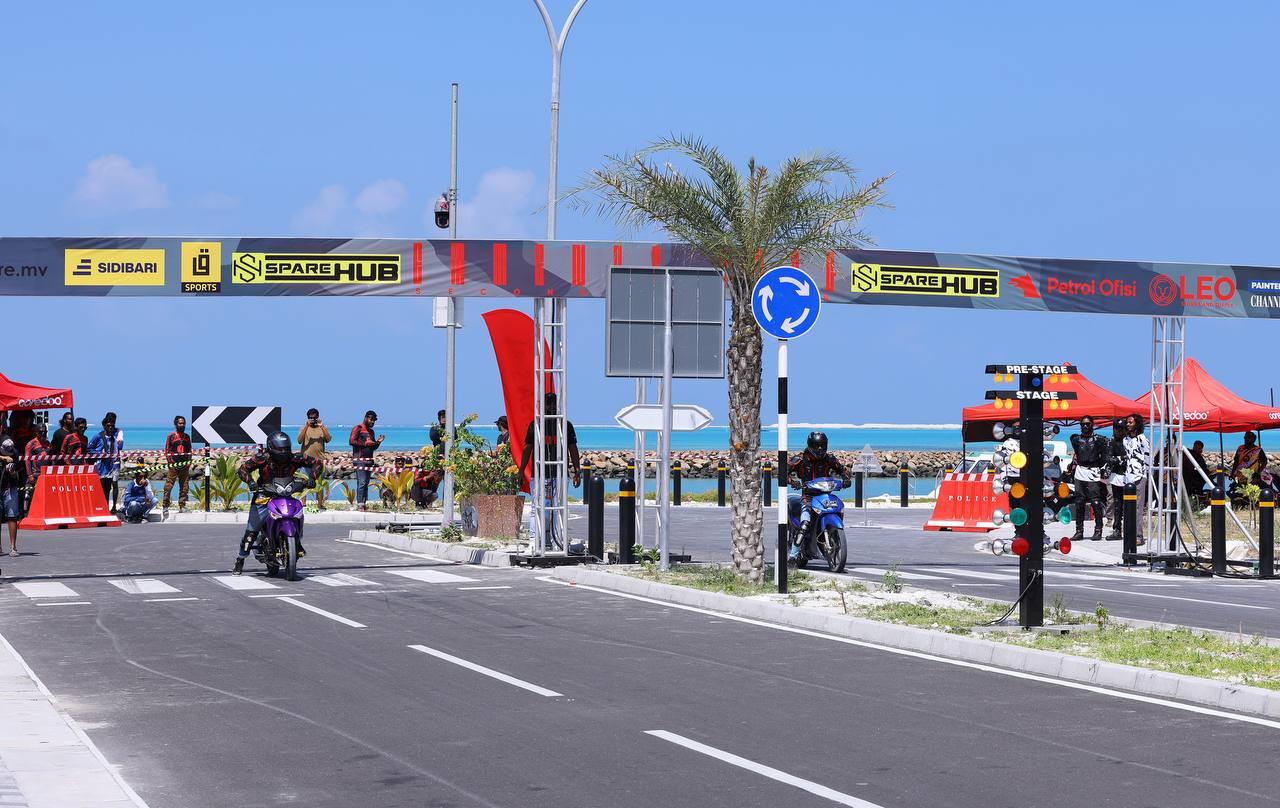 13 ޓީމާއެކު ރާއްޖޭގެ އެންމެ އަގުބޮޑު މޮޓޯސްޕޯޓް އިވެންޓް ހުޅުމީދޫގައި ފެށިގެން ކުރިއަށް ދަނީ