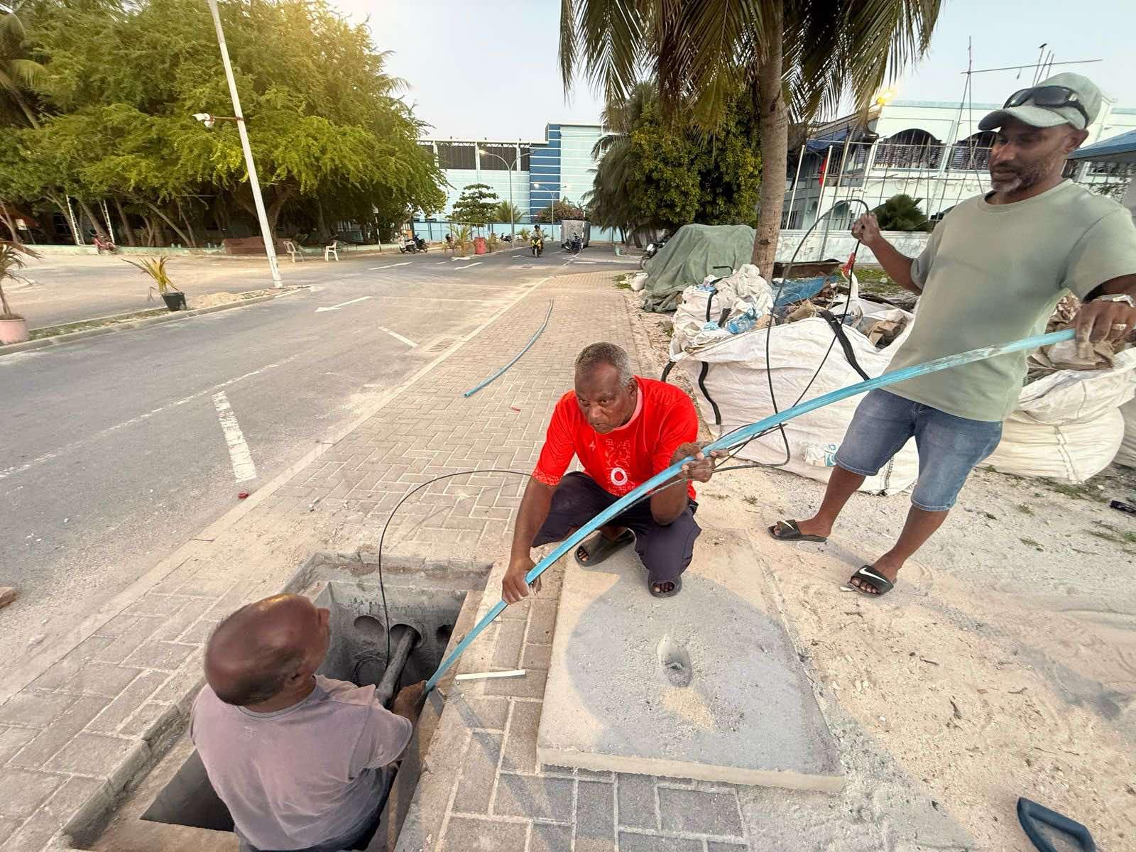 އޭދަފުށީ ބަނދަރު ސަރަހައްދުގައި ސީސީޓީވީ ކެމެރާ ހަރުކުރުމުގެ މަސައްކަތް ފުލުހުން ފަށައިފި