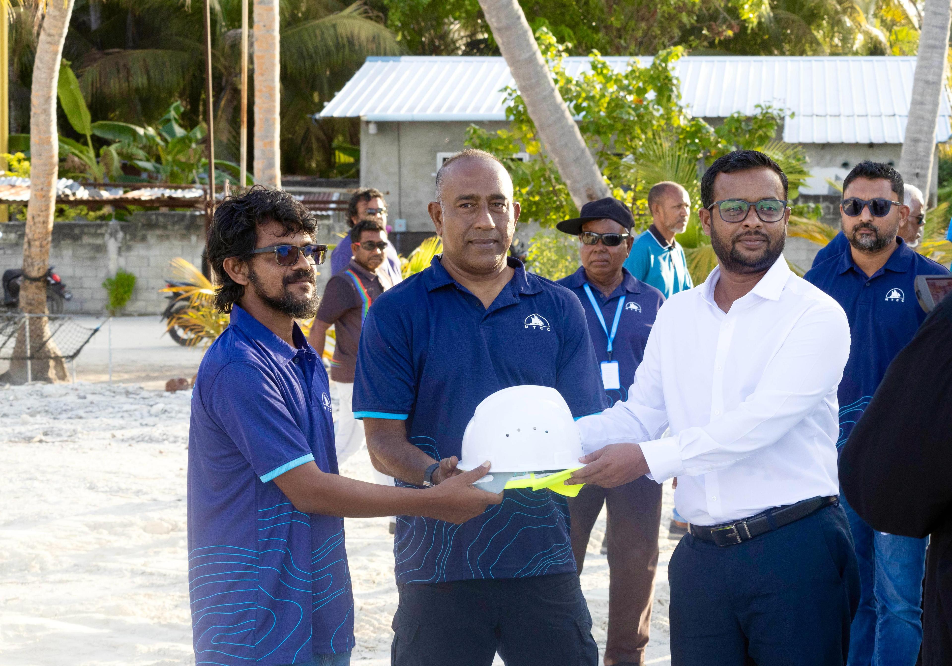 ފިޔޯރީ ބަނދަރު ތަރައްޤީކުރުމުގެ މަޝްރޫއުގެ އަމަލީ މަސައްކަތް ފަށައިފި