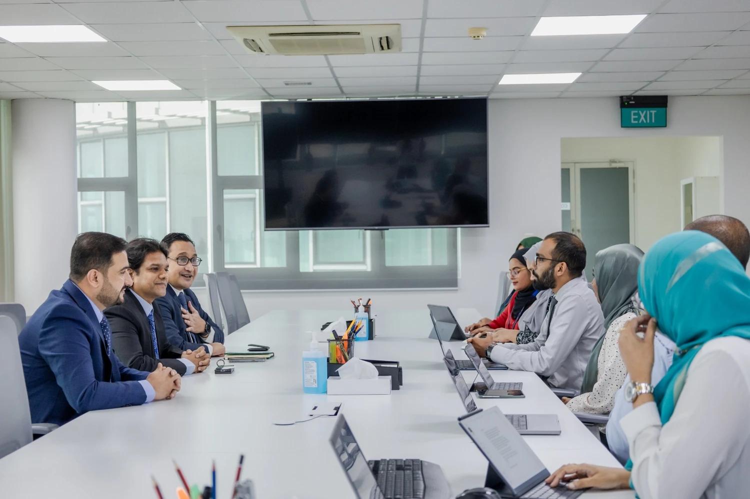 ޓިކްޓޮކް މެދުވެރިކޮށް އާމްދަނީ ހޯދޭނެ މަގުތައް ތަނަވަސްކޮށްދިނުމަށް ޓިކްޓޮކްގެ އިސްވެރިންނާއި ބައްދަލުކޮށްފި
