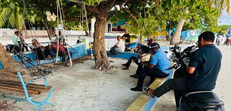 ގެމަނަފުށީ ރައްޔިތުންނާ ބައްދަލުކޮށް މައުލޫމާތު ދިނުުމުގެ ހަރަކާތެއް ފުލުހުން ކުރިއަށް ގެންގޮސްފި