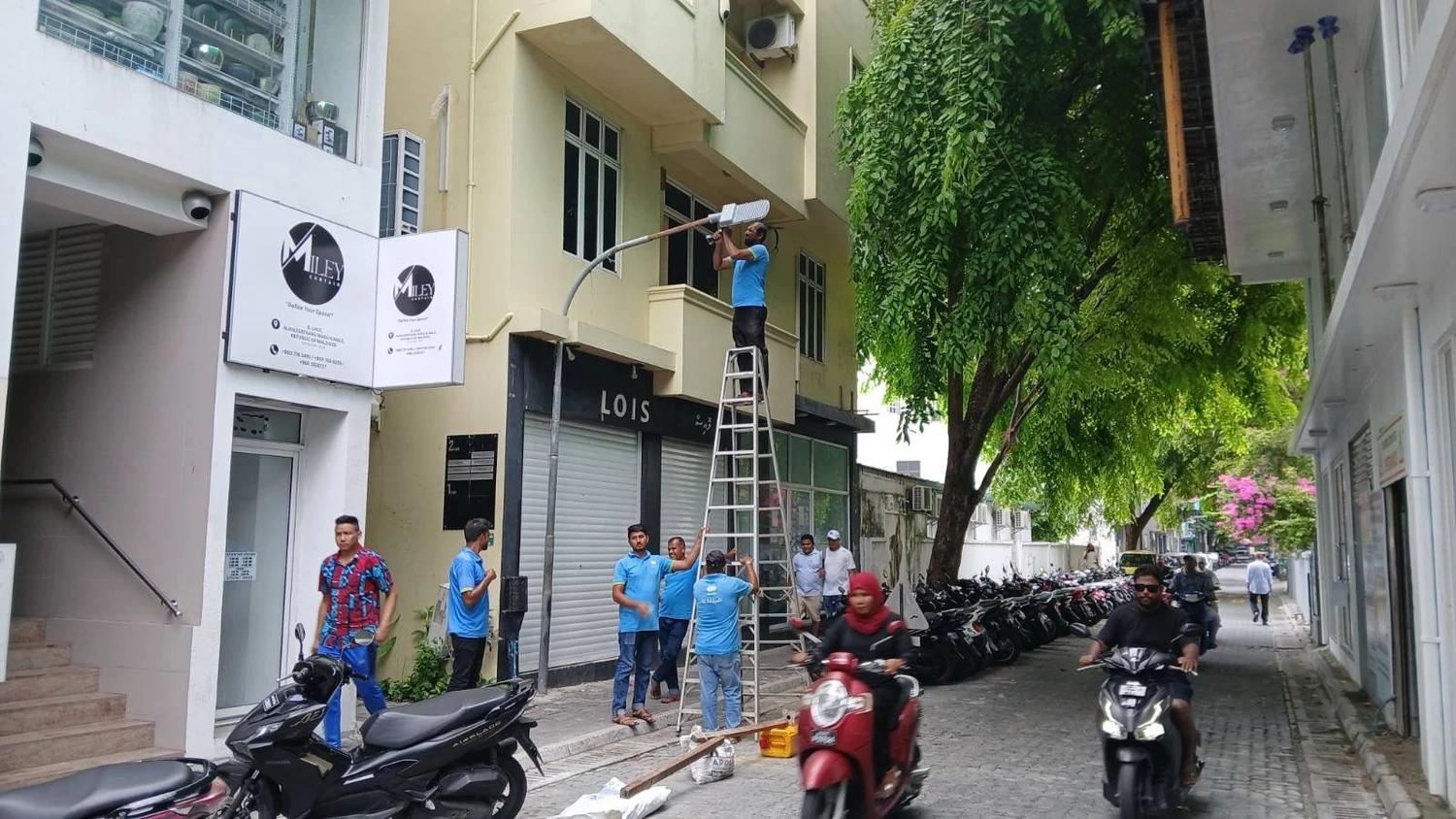 ހަނި ގޯޅިތަކުގައި މަގު ބައްތި ޖަހައި އަލިކުރުމުގެ މަސައްކަތް ސިޓީ ކައުންސިލުން ފަށައިފި