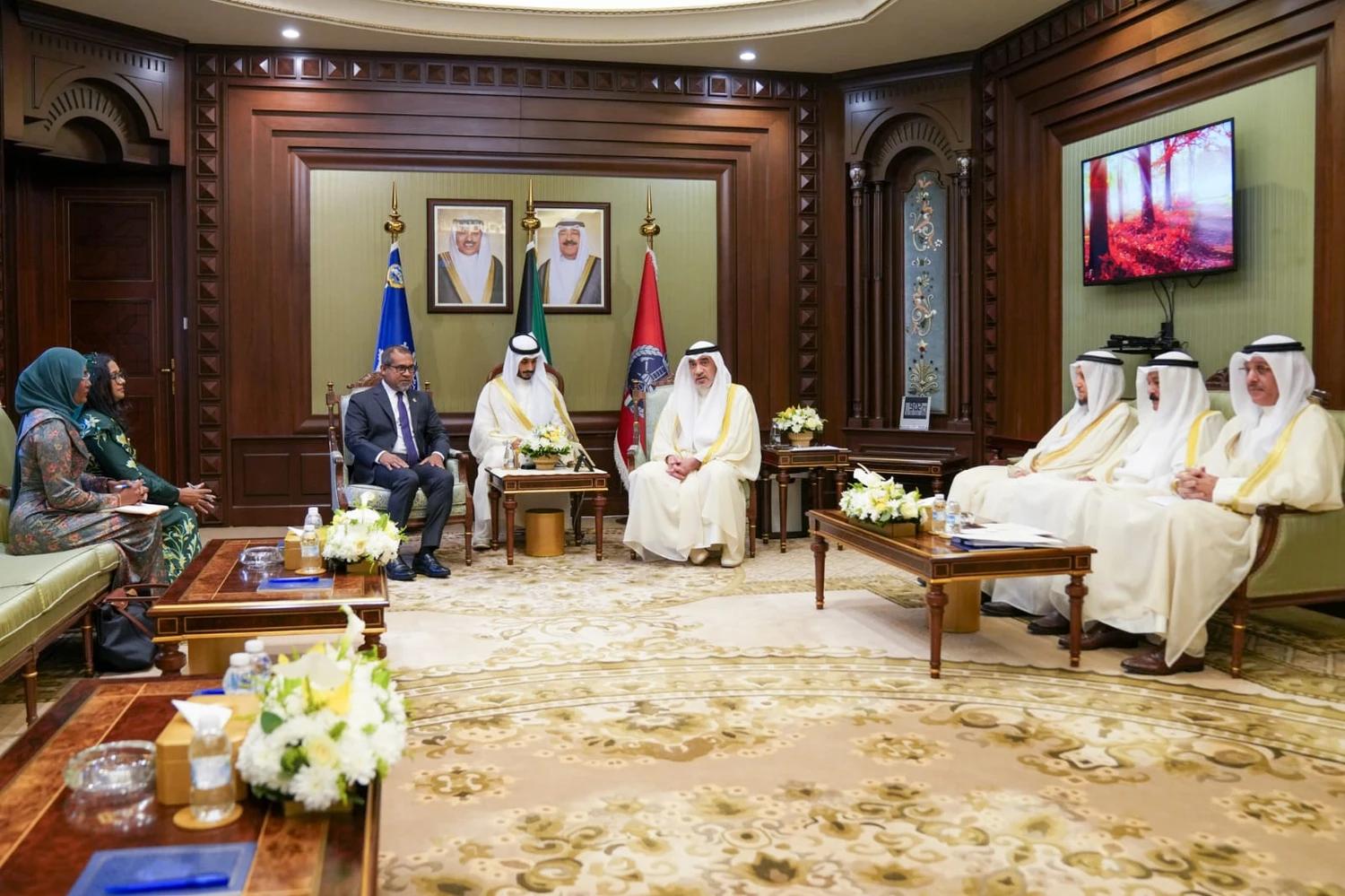 ޚާރިޖީ ވަޒީރު ޚަލީލް، ކުވޭތުގެ ވަގުތީ ބޮޑުވަޒީރާއި ބައްދަލުކުރައްވައިފި