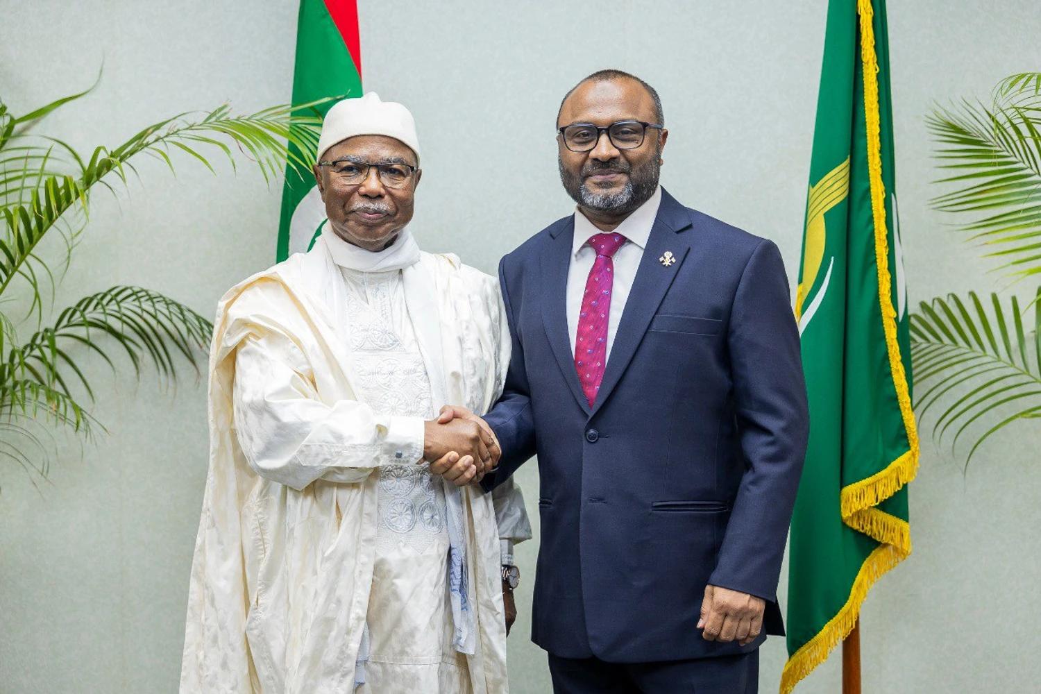 އައިޔޫއެމް ތަރައްޤީ ކުރުމަށް އޯއައިސީގެ ދަށުން ހިންގަމުން އަންނަ ޔުނިވާސީޓީތަކުގެ އެހީތެރިކަން ހޯދުމަށް މަޝްވަރާކޮށްފި