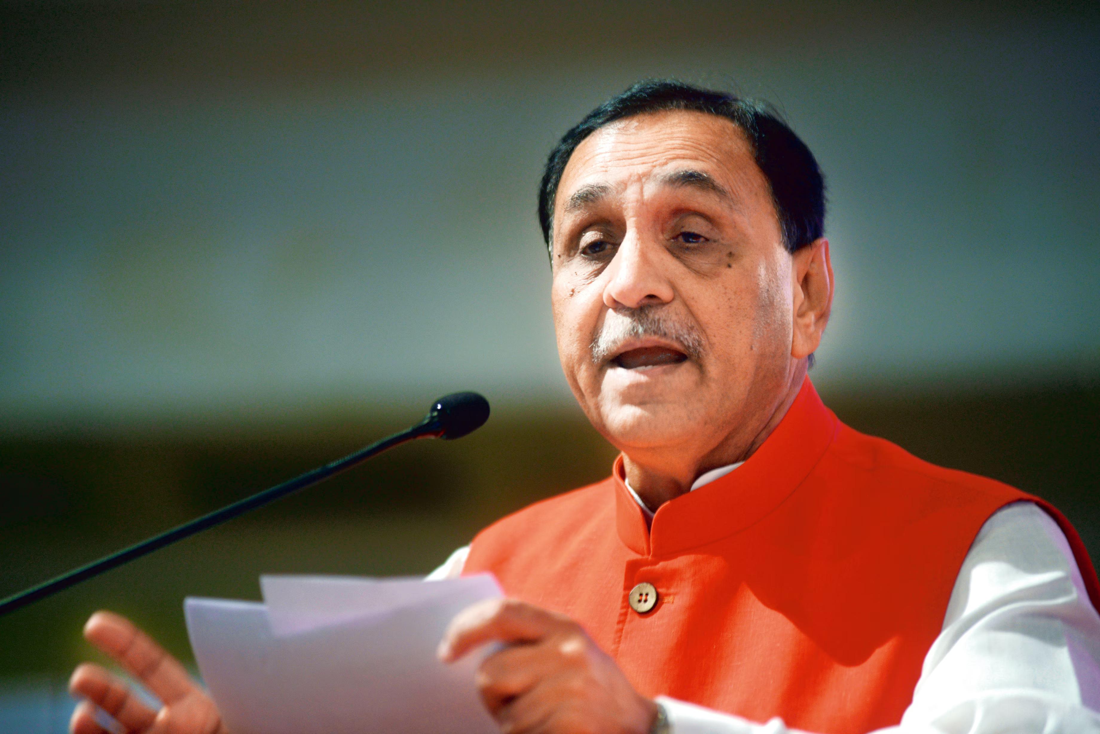 އެއާއިންޑިއާގެ މަތިންދާބޯޓެއް ވެއްޓުން: ބޯޓުގައި އިންނެވި ގުޖުރާތުގެ ކުރީގެ ޗީފް މިނިސްޓަރު މަރުވިކަން ކަށަވަރުވެއްޖެ