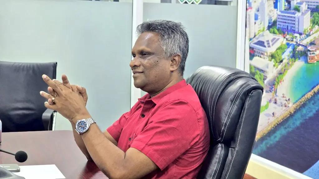 ބައްޕައިން ވެވަޑައިގެންނެވި ޤުރުބާނީގެ އަގު ވަޒަންކުރުމަށް ޢާޒިމް އިލްތިމާސްކުރައްވައިފި