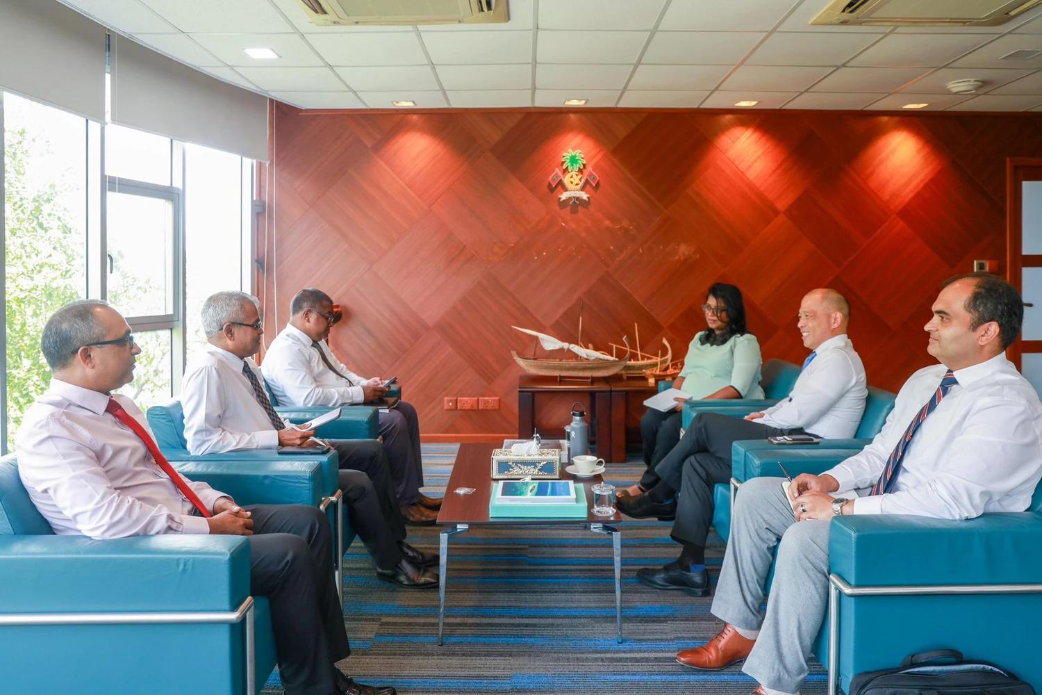 ރާއްޖެއާއި އެމެރިކާއާ ދެމެދު ތިމާވެށީގެ ދާއިރާއިން ގުޅުން ބަދަހިކުރުމާ ގުޅޭގޮތުން މަޝްވަރާކޮށްފި