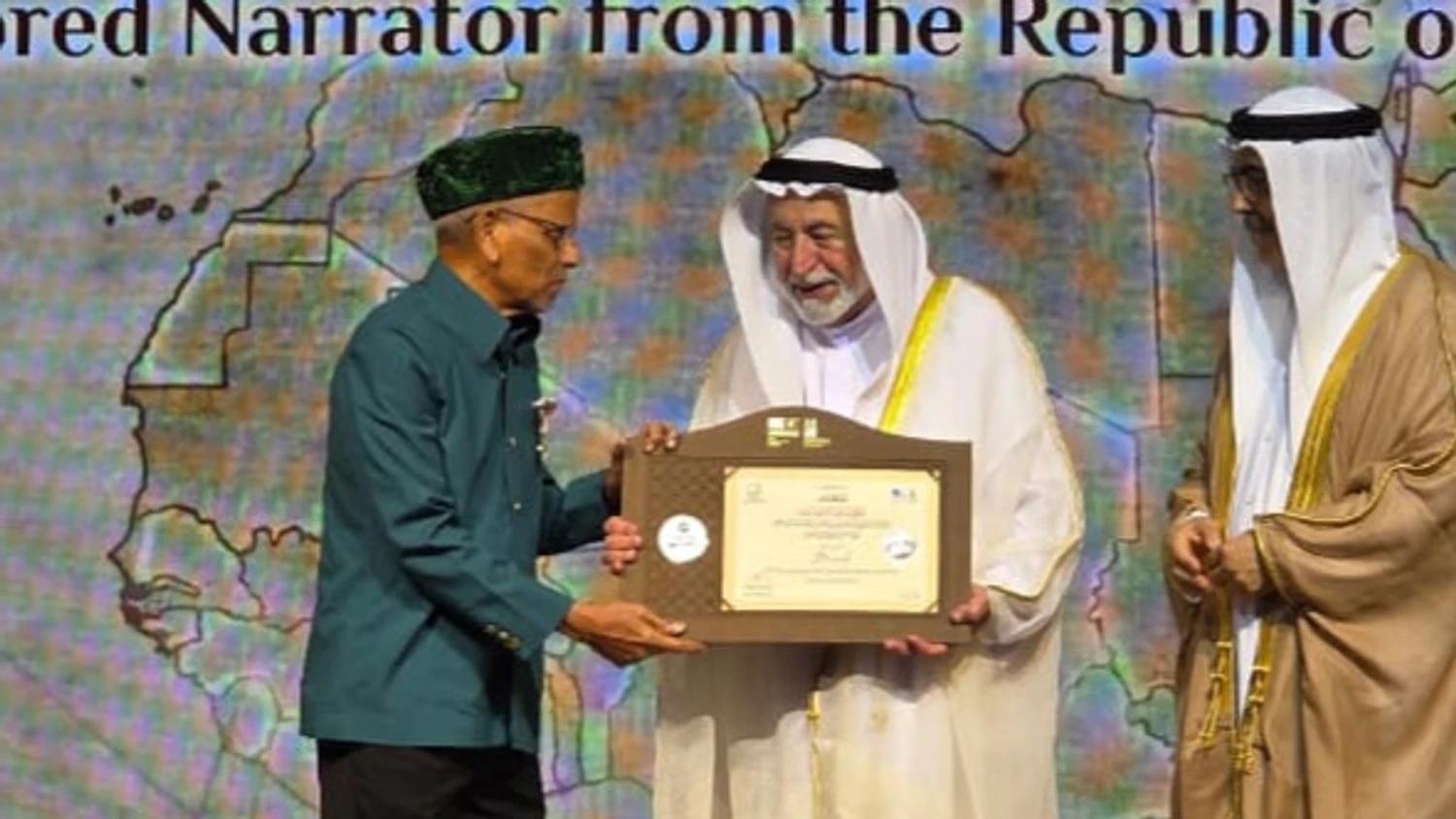 ޝާރުޖާ އަމީރުގެ އަތްޕުޅުން ދިވެހި ތާރީޚުގެ އިސްވާރަށް ޚާއްޞަ އެވޯޑެއް!