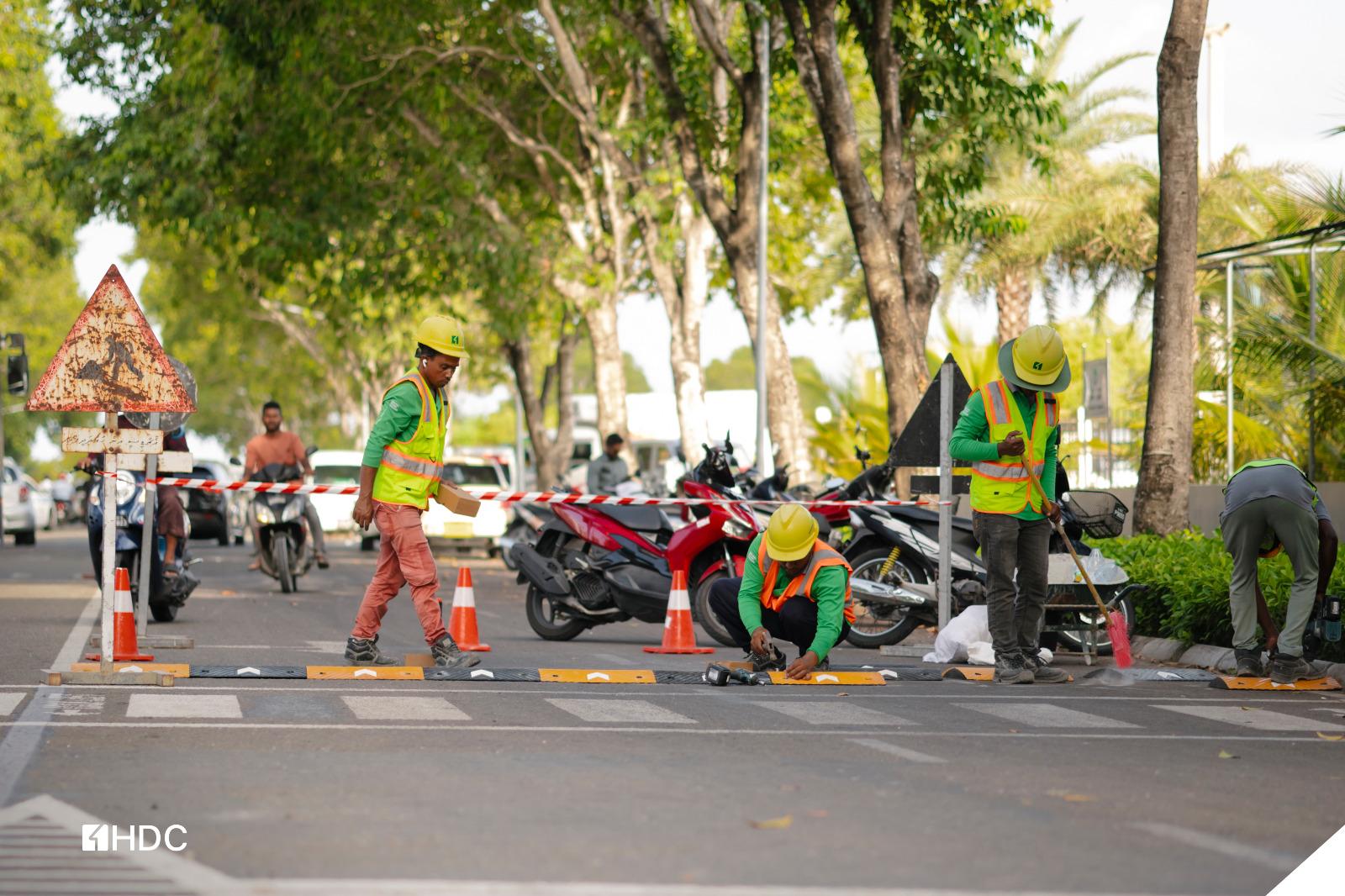 ހުޅުމާލޭގެ މަގުތަކުގައި އިތުރު ސްޕީޑް ބަމްޕް ހަރުކުރުމުގެ މަސައްކަތް ފަށައިފި