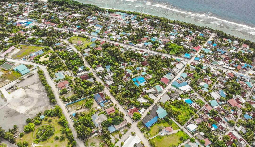 އައްޑޫ ހިތަދޫގައި މީހަކަށް ތޫނު އެއްޗަކުން ހަމަލާދީ ޒަހަމްކޮށްލައިފި