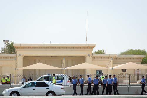 ގަތަރުގައި ހުންނަ އެމެރިކާ އެމްބަސީގެ މުވައްޒަފުން ރައްކާތެރި ސަރަހައްދުތަކަށް ވަދެ ތިބުމަށް އަންގައިފި