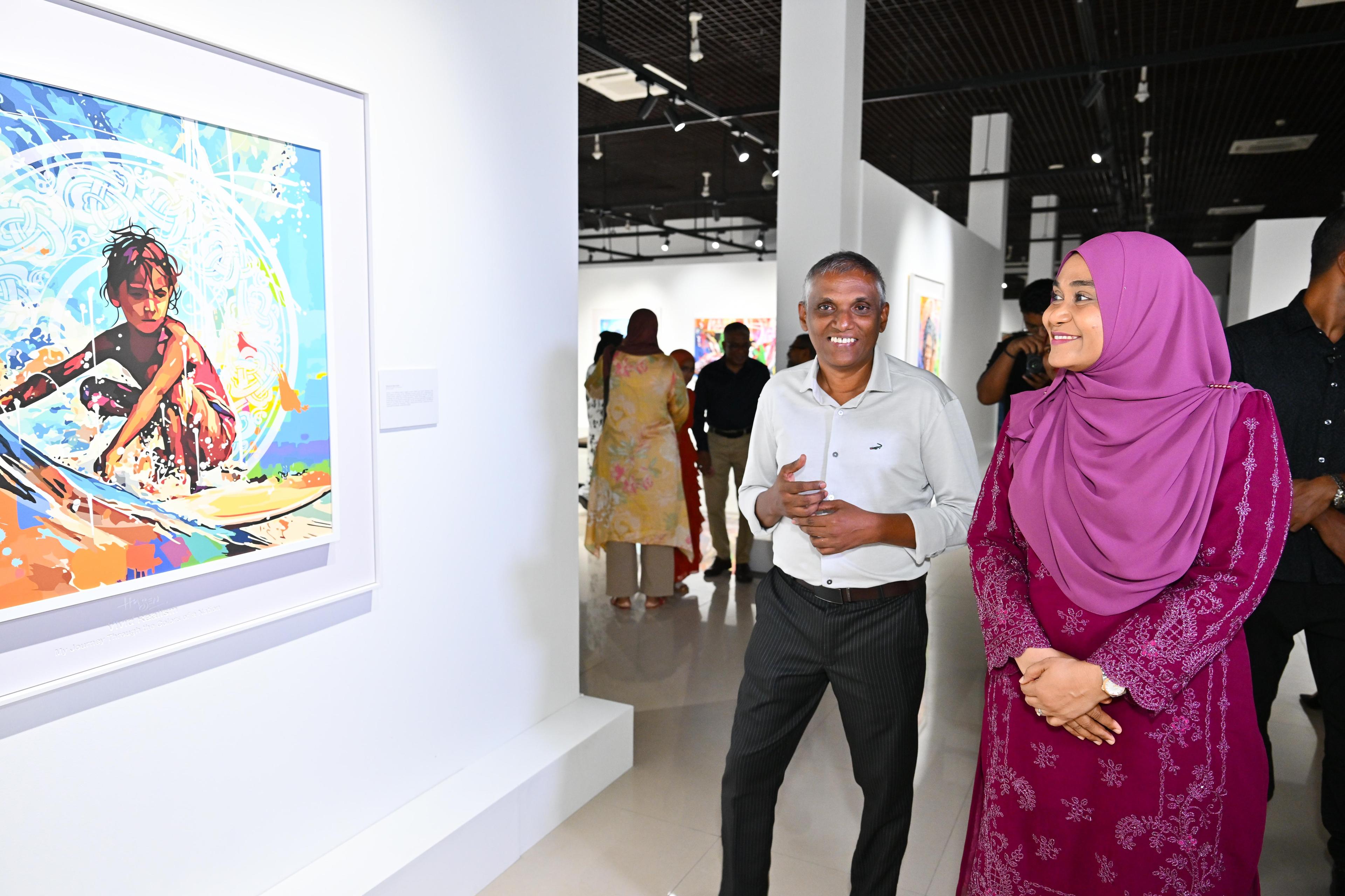 ކުރެހުންތެރިޔާ ޙުސައިން އަލީ މަނިކުގެ ކުރެހުމުގެ މަޢުރަޒު މެޑަމް އިފްތިތާހުކޮށްދެއްވައިފި