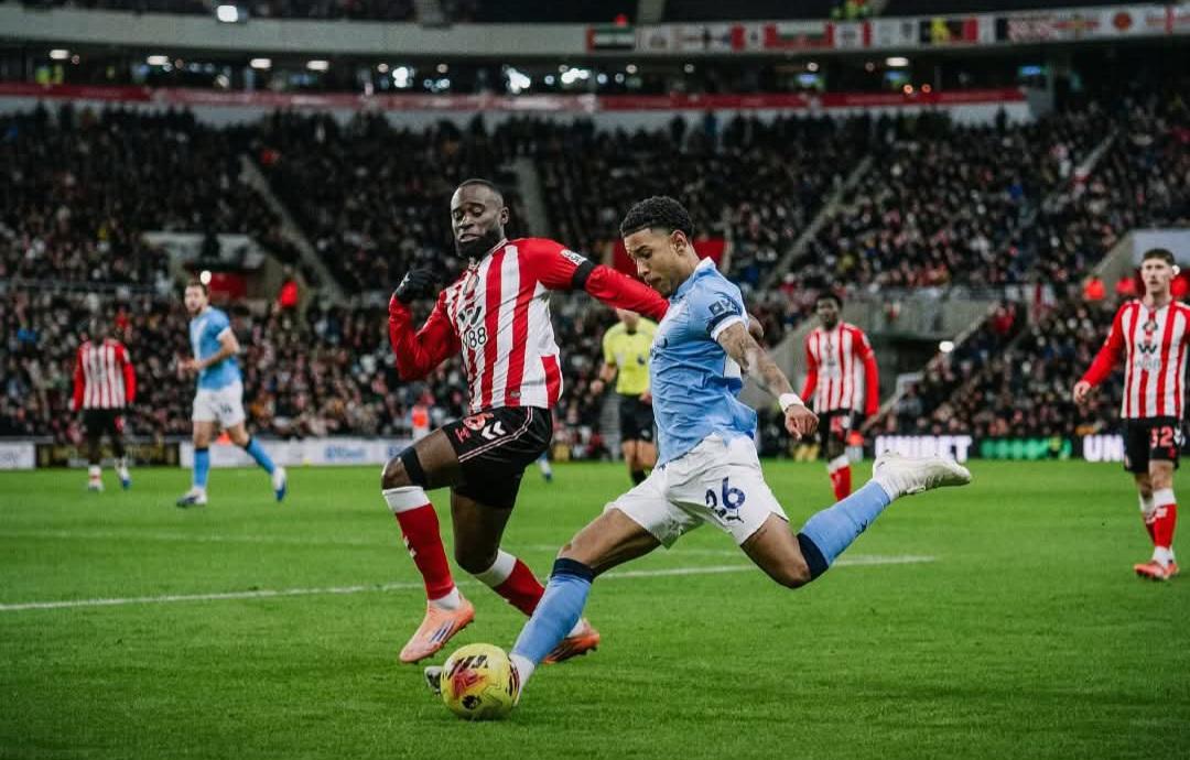 އަމިއްލަ ދަނޑުގައި ސަންޑަލޭންޑުން މެންޗެސްޓާ ސިޓީ ހުއްޓުވައިފި