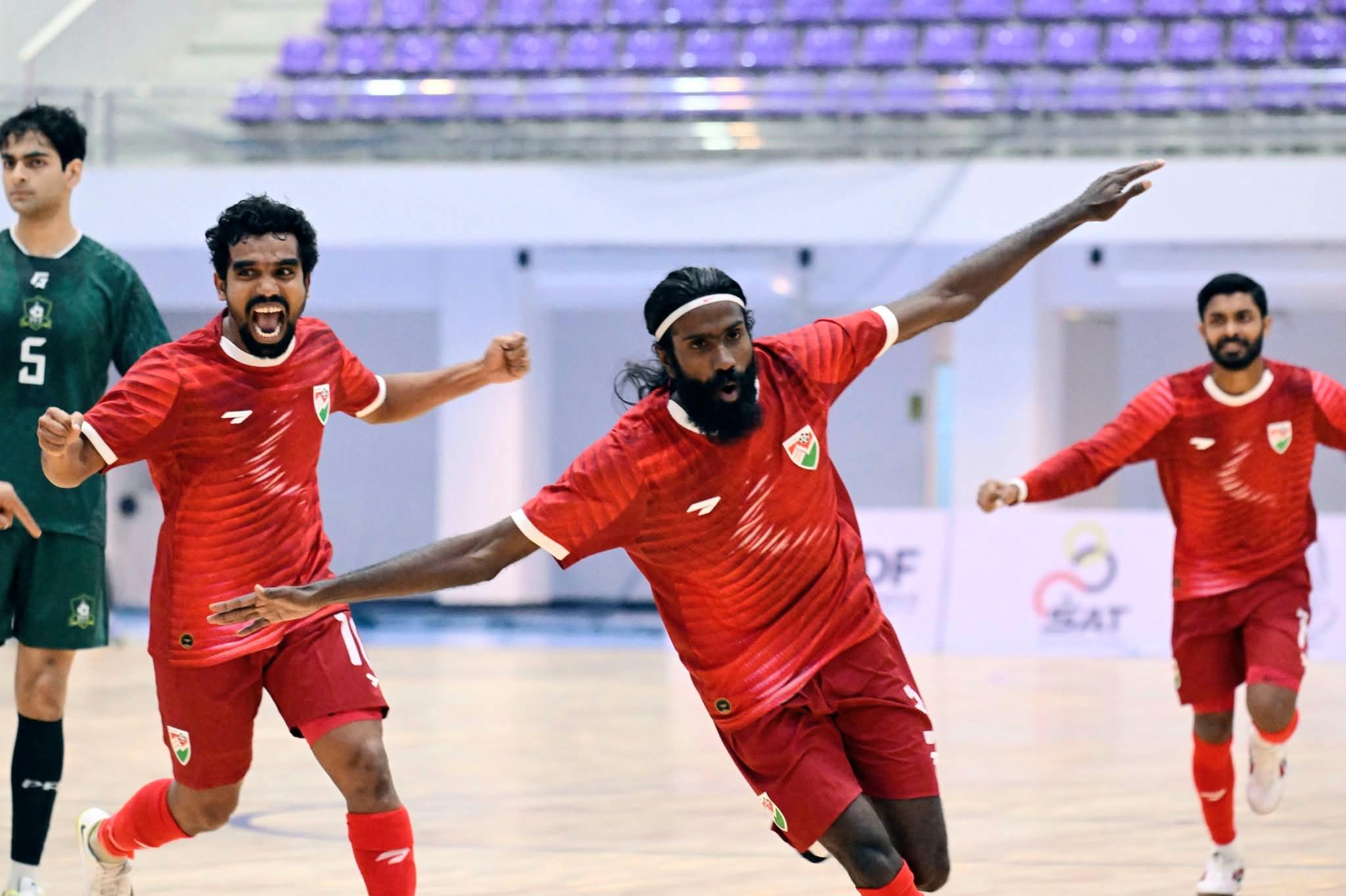 ފަސޭހަކަމާއެކު ޕާކިސްތާން ބަލިކޮށް ރާއްޖެއިން ސާފް ފުޓްސަލް ޗެމްޕިއަންޝިޕް ފެށީ އިތުބާރާއެކު