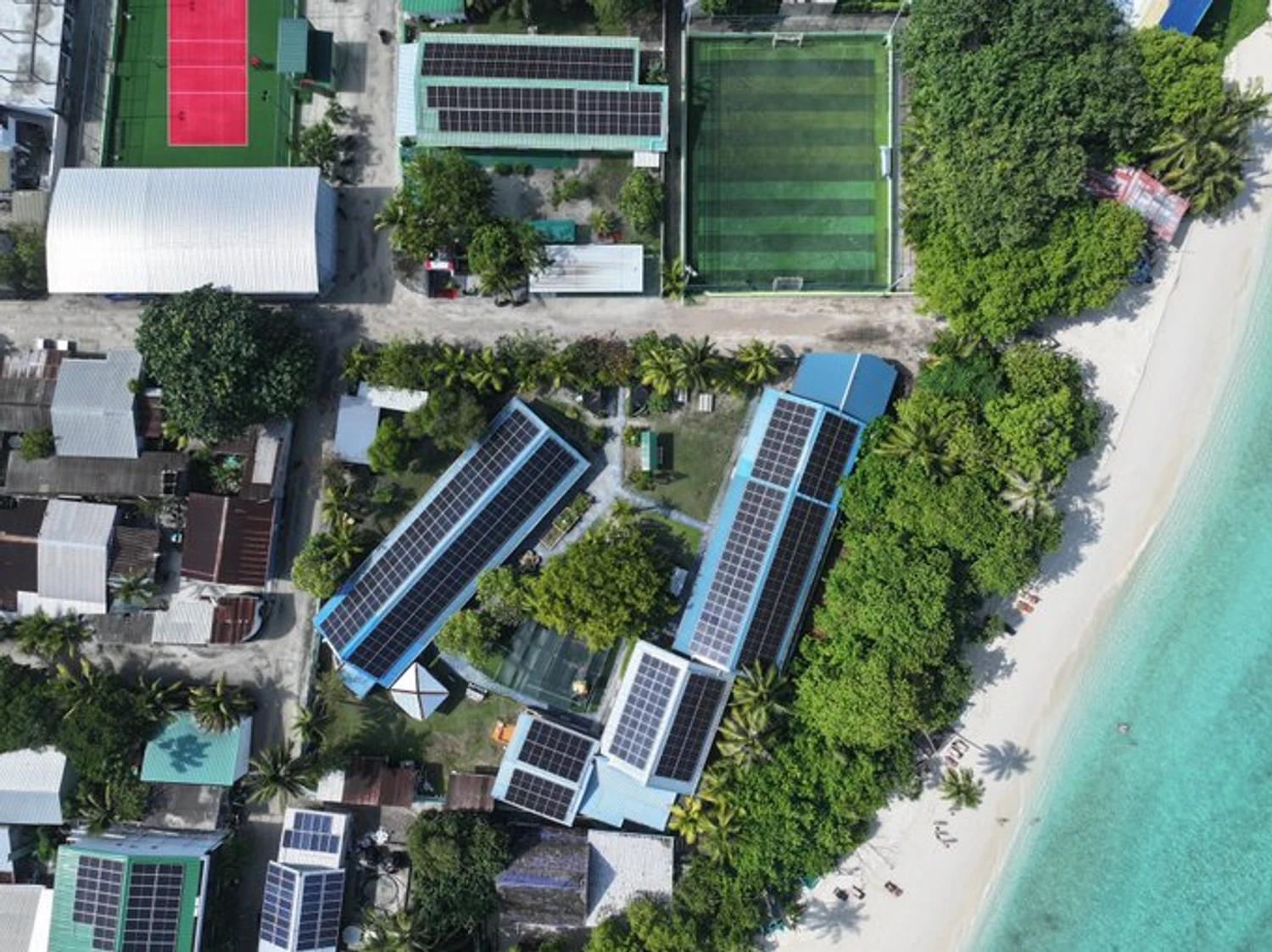 މާޅޮހުގައި ސޯލާ ހައިބްރިޑް ނިޒާމެއް ގާއިމުކުރަނީ