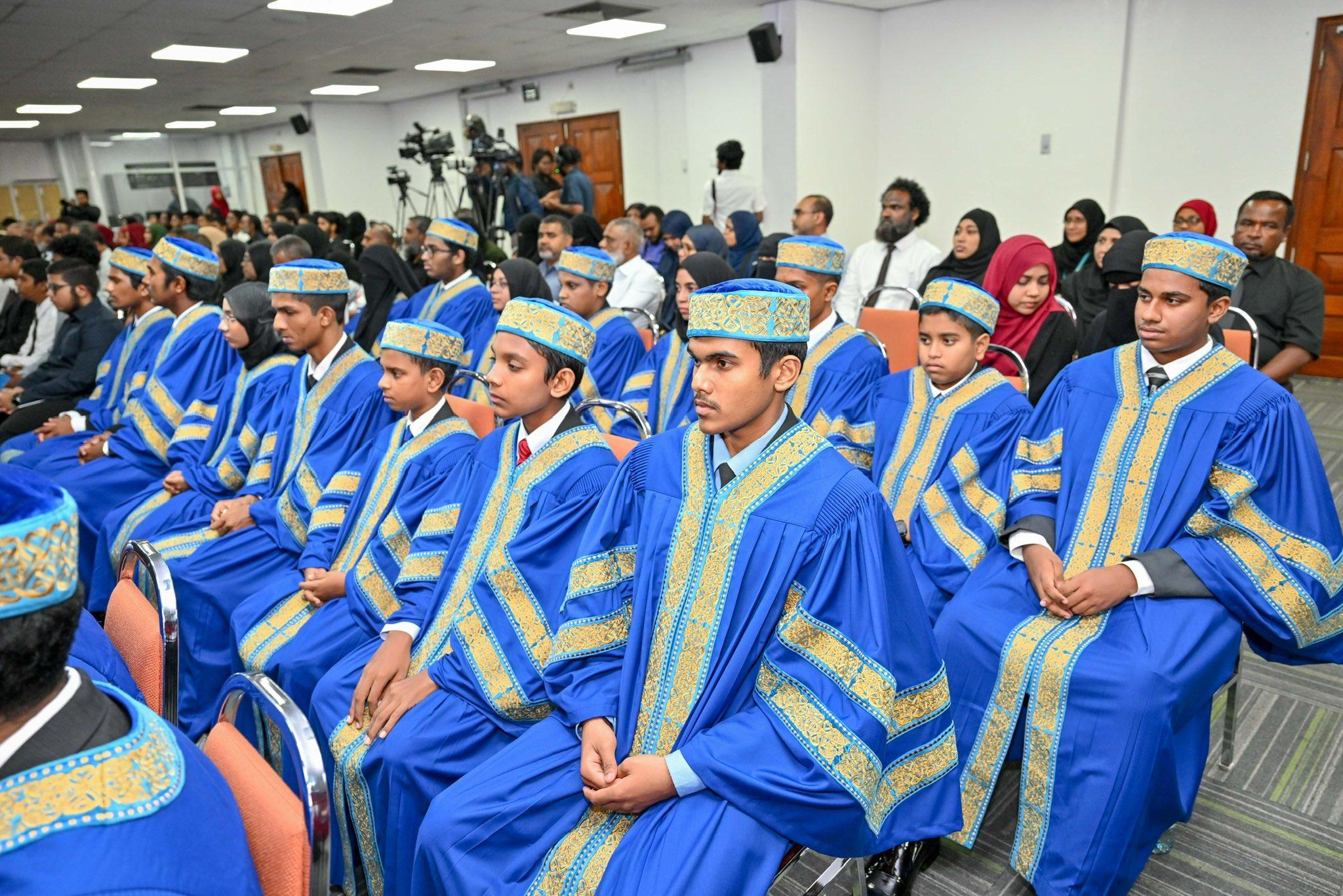 1500 އަށްވުރެ ގިނަ ފަރާތުން މިހާރުވެސް ޤުރުއާން ހިތުދަސްކުރަމުން އެބަދޭ!