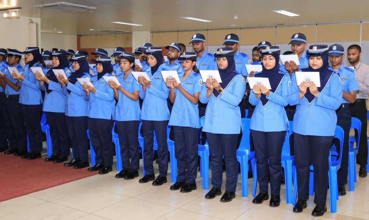 ފުލުހުންގެ ހިދުމަތާއި އަލަށް ގުޅުނު 66 ފުލުހަކު ހުވާކޮށްފި