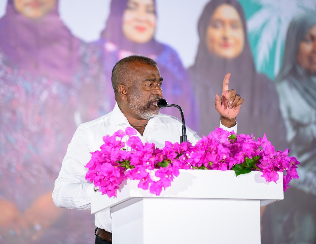 ރައްޔިތުންގެ ޖީބަށް ލާރި ވަންނާނެ ގޮތް ހޯދާދޭންޖެހޭނީ ކައުންސިލުން، މޭޔަރަކަށް މި ނުކުތީ އެކަން ކުރަން - އަޖީބު