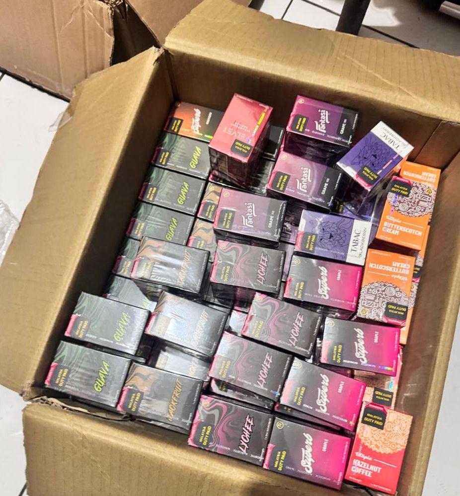 ގަވާއިދާ ހިލާފަށް ވޭޕް ވިޔަފާރިކުރަމުން ދިޔަ ބިދޭސީއަކު އަތުލައިގަނެ އިމިގްރޭޝަނާ ހަވާލުކޮށްފި