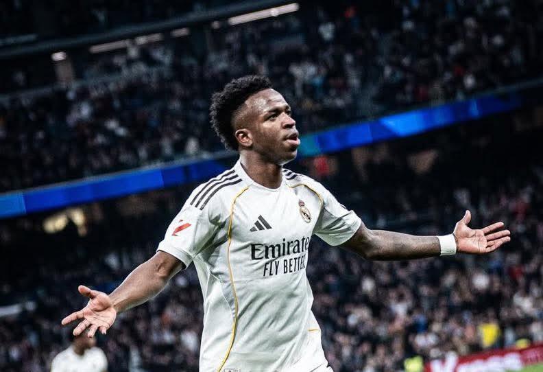 ފަހަތުން އަރައި ބެންފީކާ ބަލިކޮށް ރެއާލް މެޑްރިޑުން ދެވަނަ ބުރުގެ ޖާގައެއް ކަށަވަރުކޮށްފި