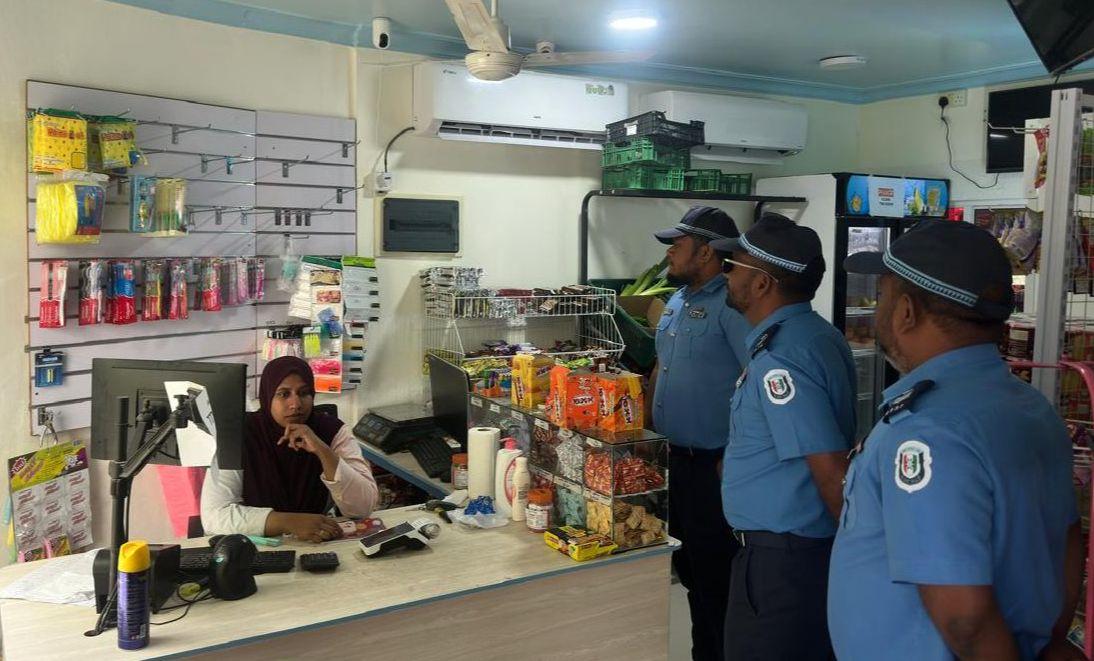 ފީއަލީ ފިހާރަތަކަށް ޒިޔާރަތްކޮށް މައުލޫމާތު ދިނުމުގެ ހަރަކާތެއް ކުރިއަށް ފުލުހުން ގެންގޮސްފި