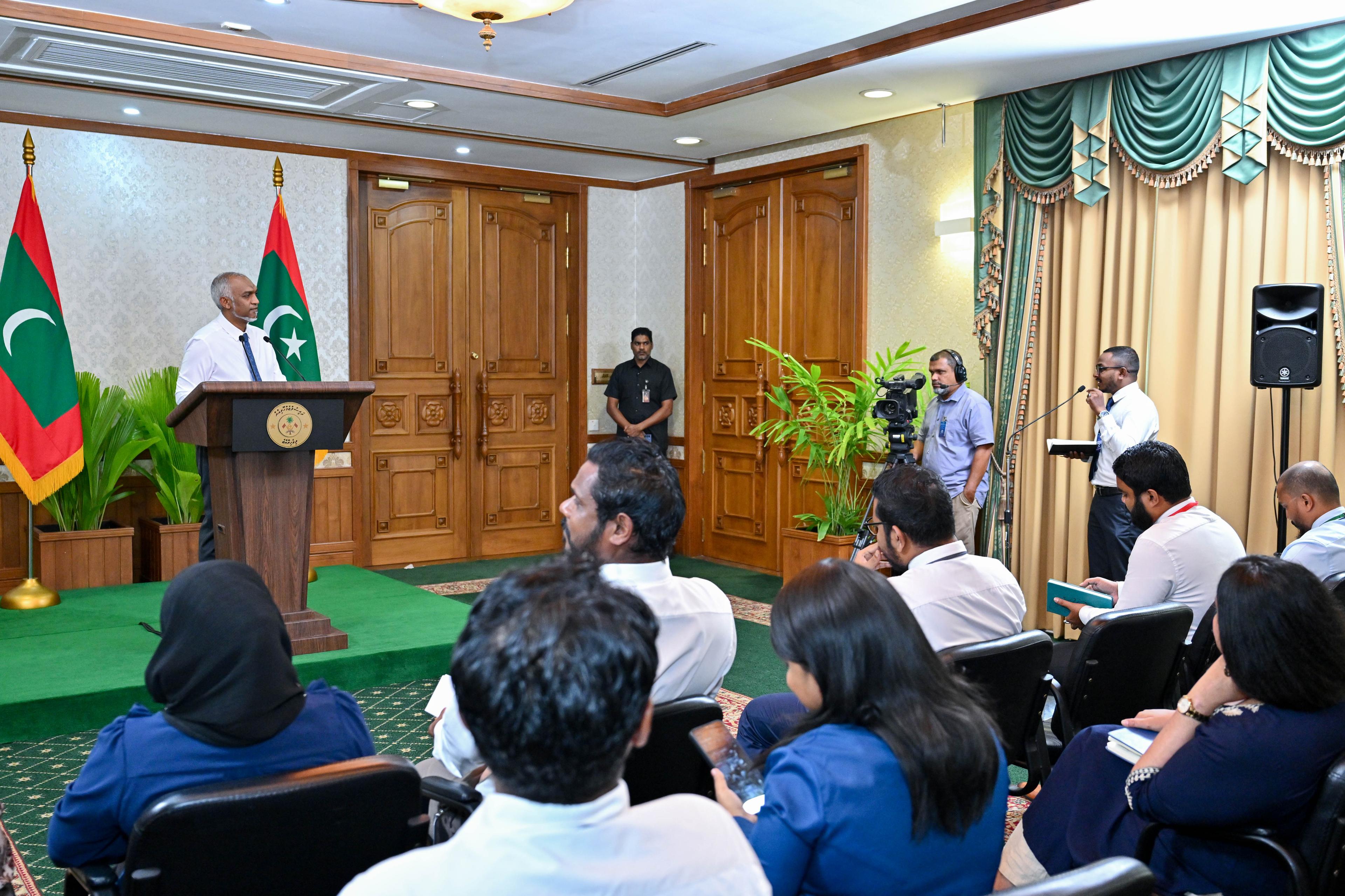 މެދުއިރުމަތީގެ ހާލަތު ގޯސްވިނަމަވެސް ރާއްޖެއަށް ތެލާއި ކާބޯތަކެތި ނުލިބިދާނޭކަމުގެ ނުރައްކާ އަދި ނެތް - ރައީސް